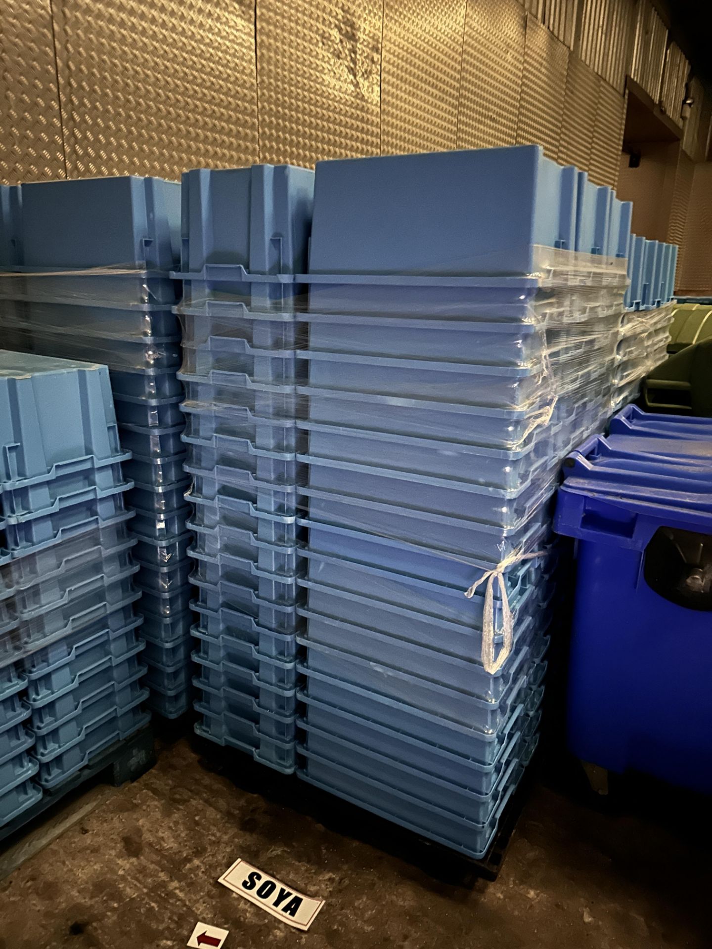 PALLET OF APPROX. 70 BLUE TRAYS.