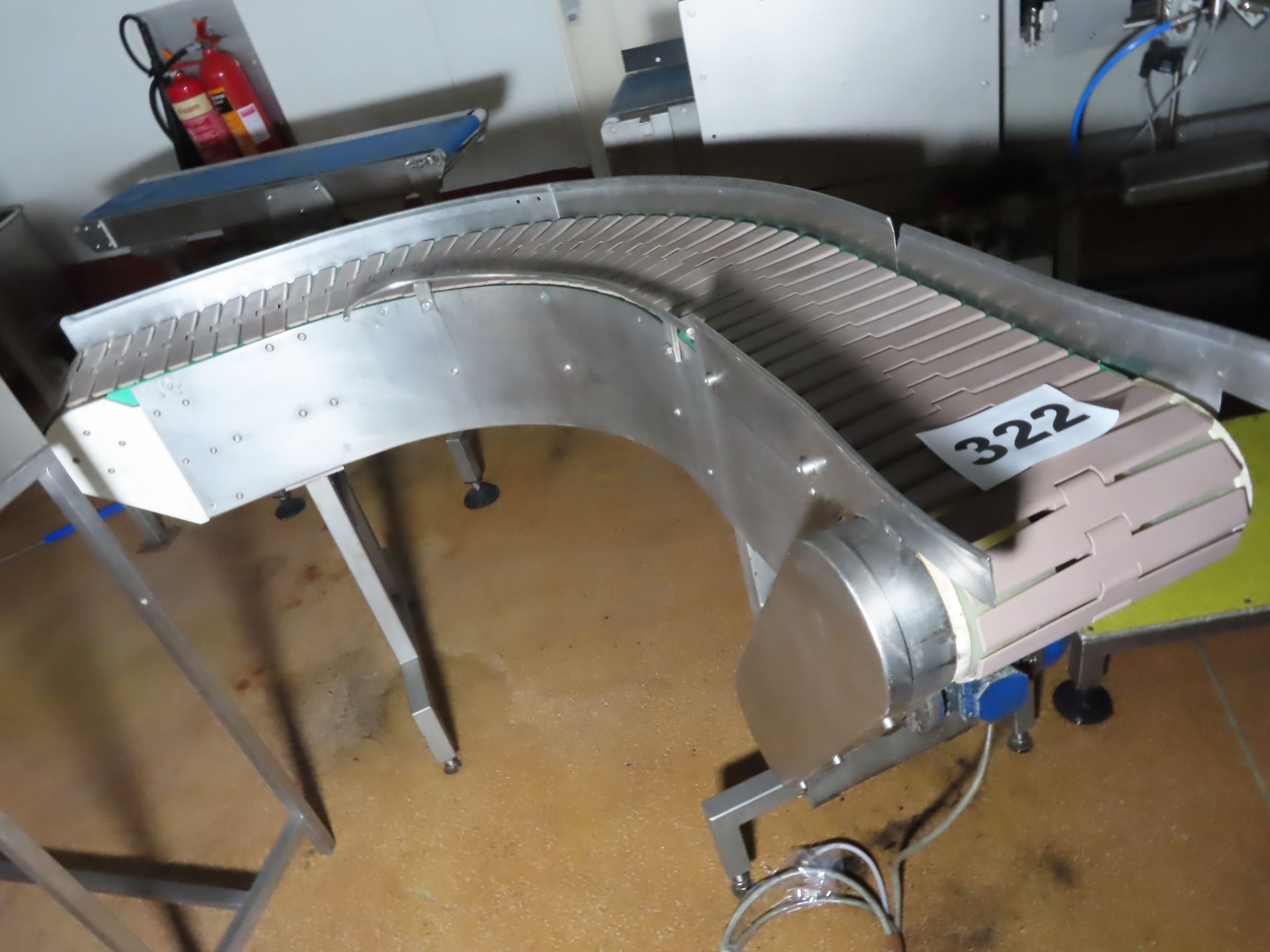 90 DEGREE BEND CONVEYOR.