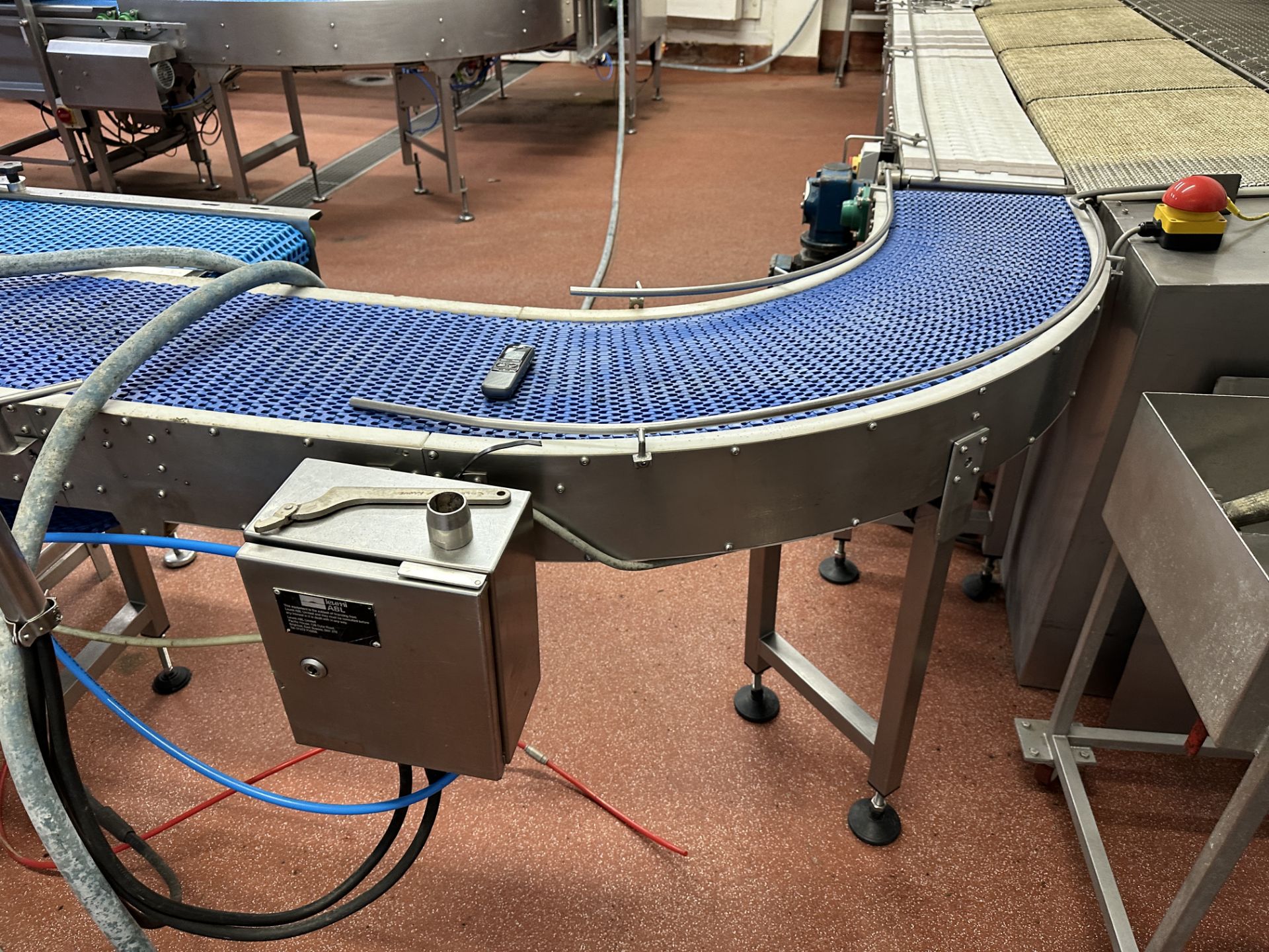 90 DEGREE BEND CONVEYOR.