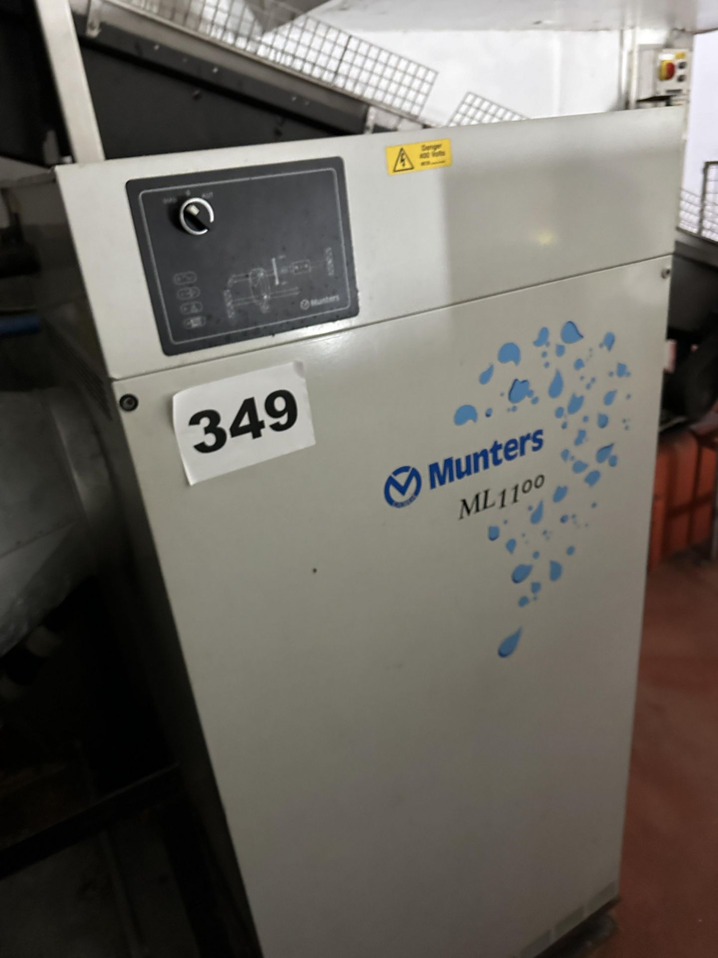 MUNTERS ML1100 DEHUMIDIFIER.