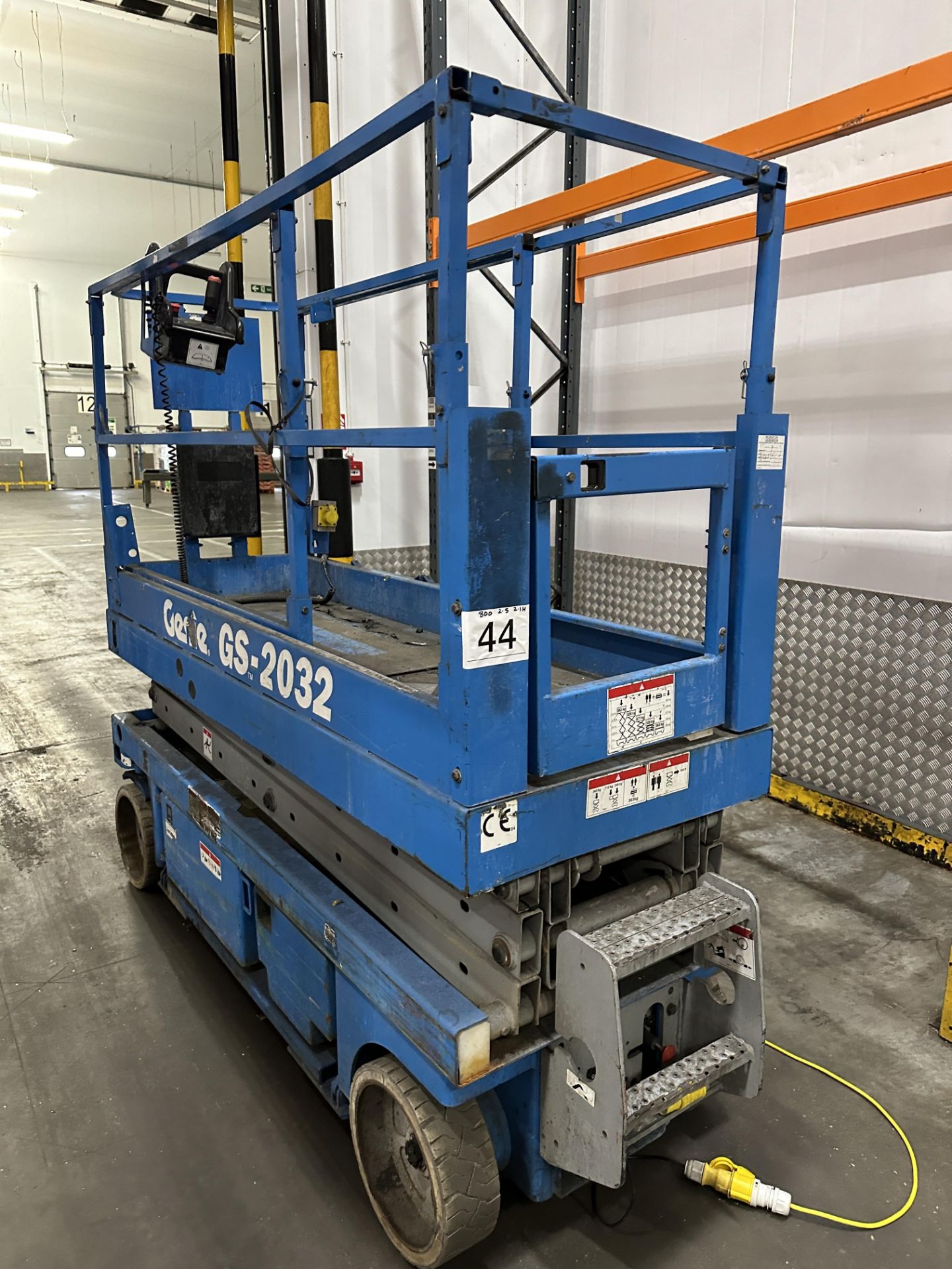 GENIE GS 2032 SCISSOR LIFT. - Image 2 of 4