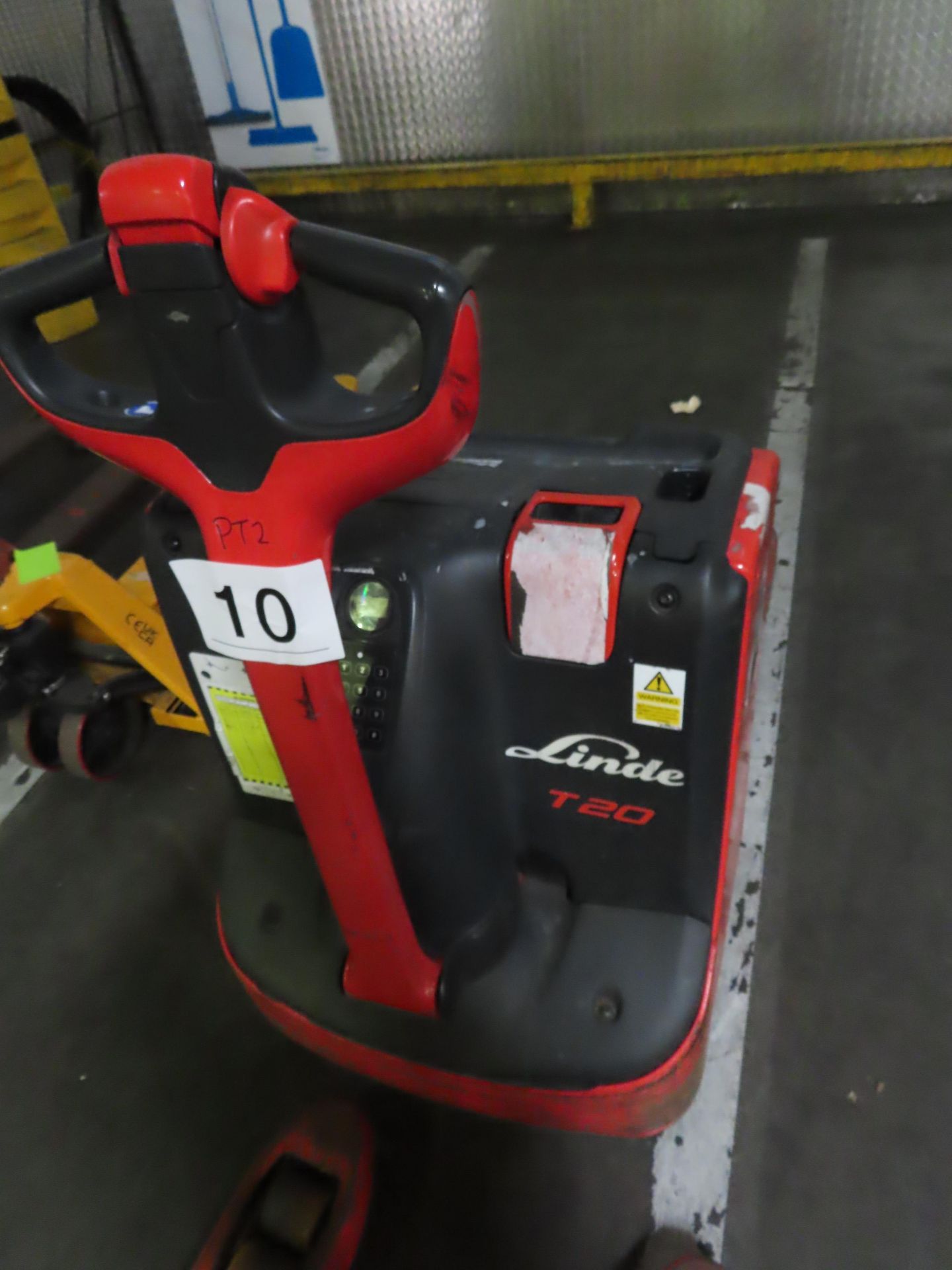 LINDE T20 ELECTRIC WALK BEHIND PALLET TRUCK. YOM 2022