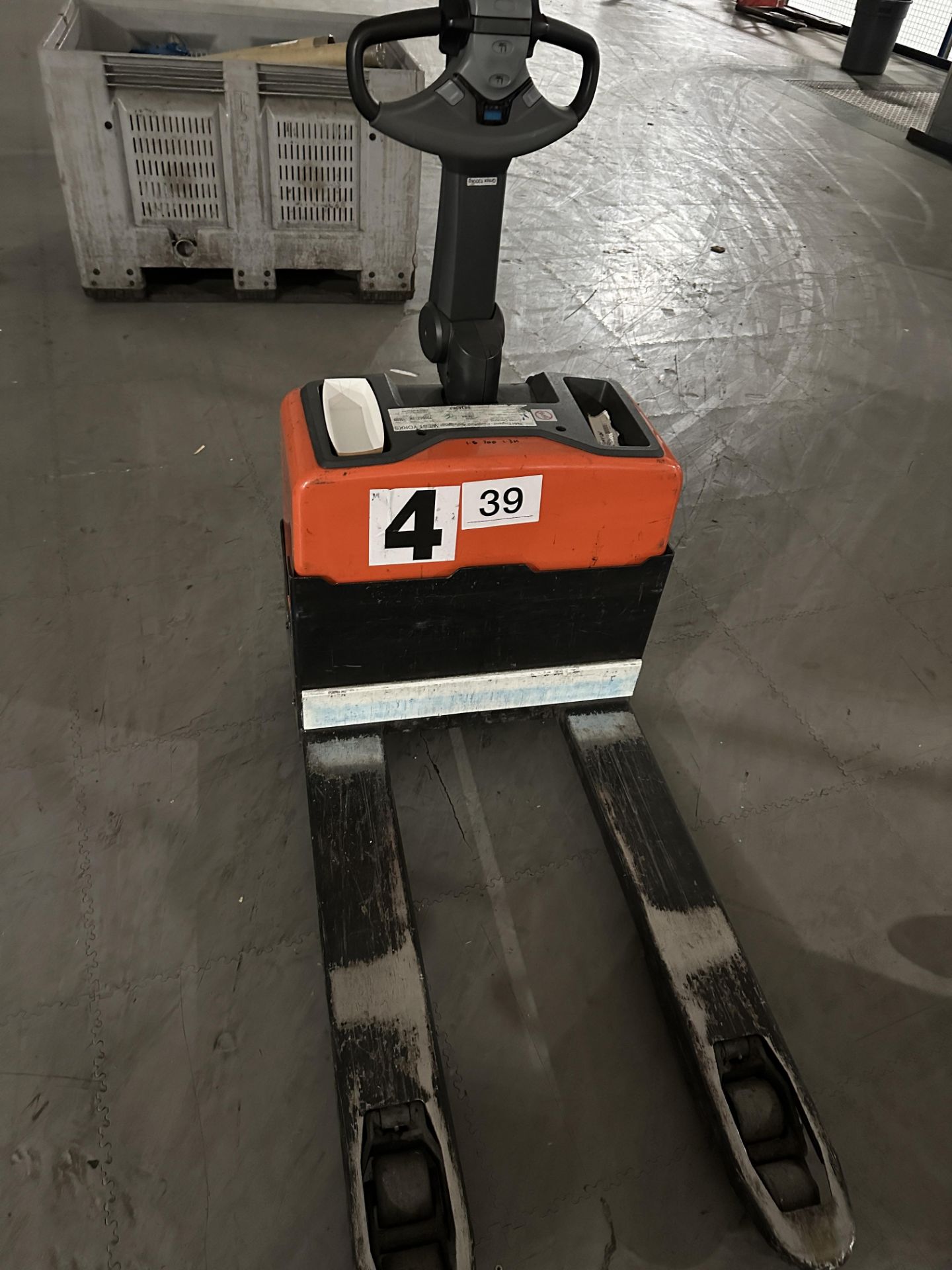 TOYOTA LIGHTWEIGHT PALLET TRUCK. YOM 2021