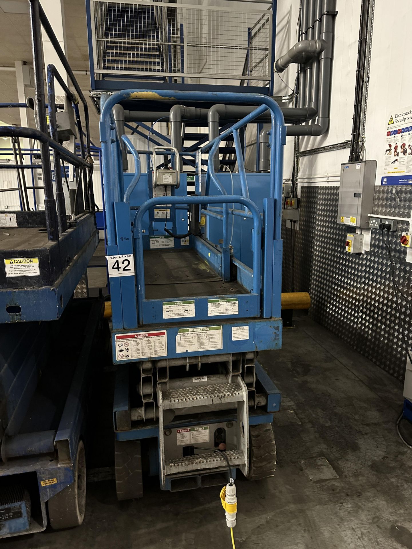 GENIE SCISSOR LIFT. - Image 2 of 4