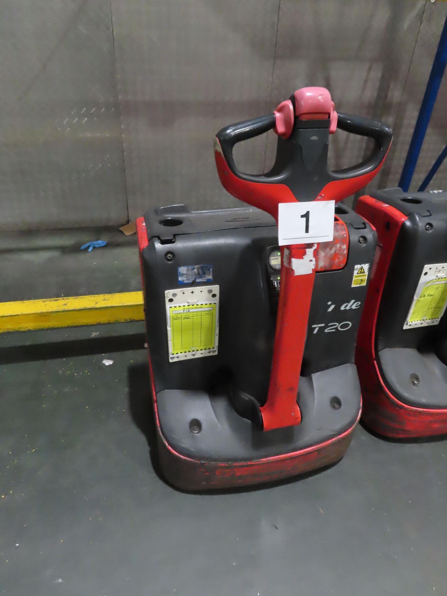 LINDE T20 ELECTRIC WALK BEHIND PALLET TRUCK.