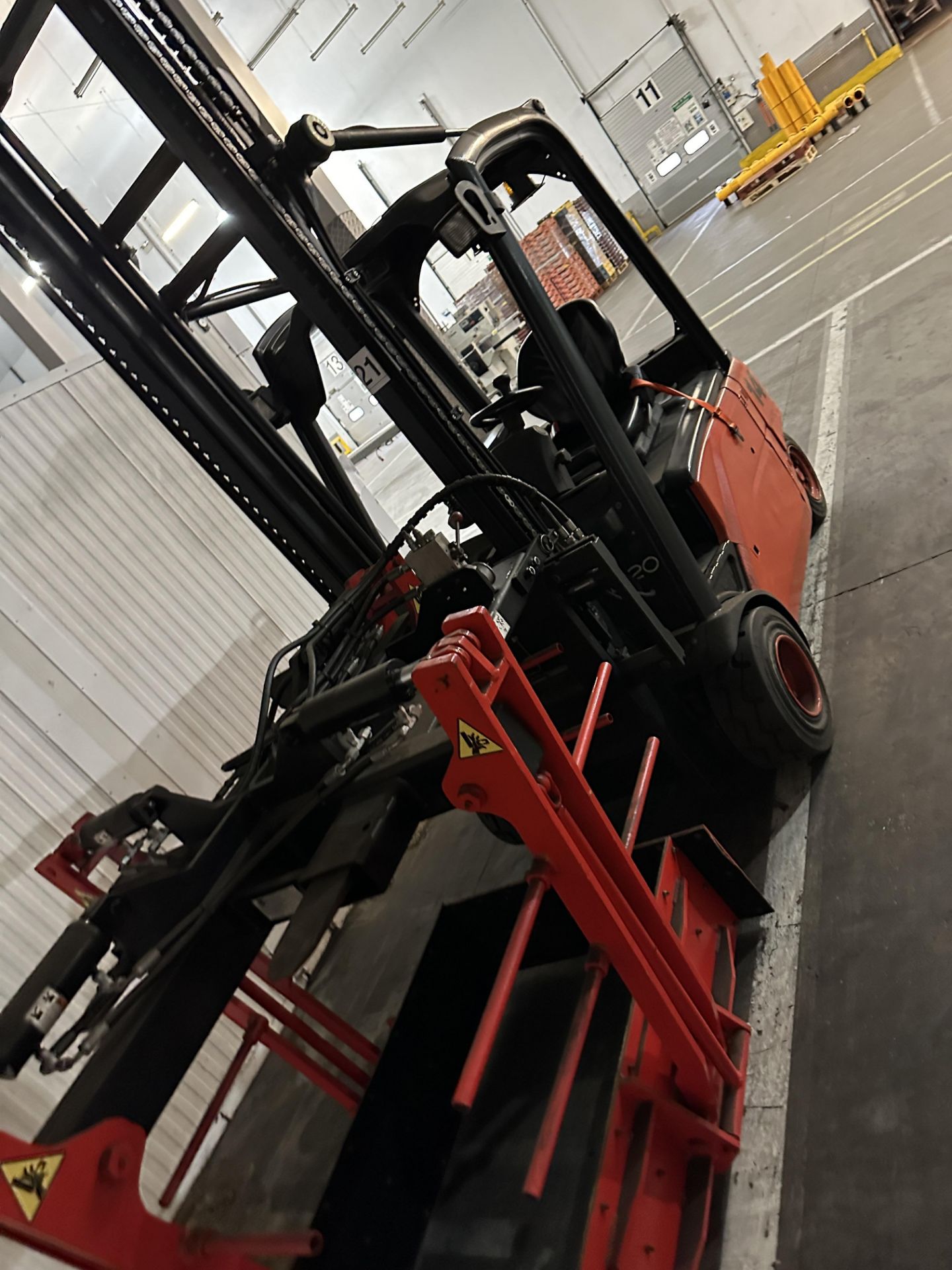 FORKLIFT WITH GRABBER WITH CHARGER. - Image 3 of 5