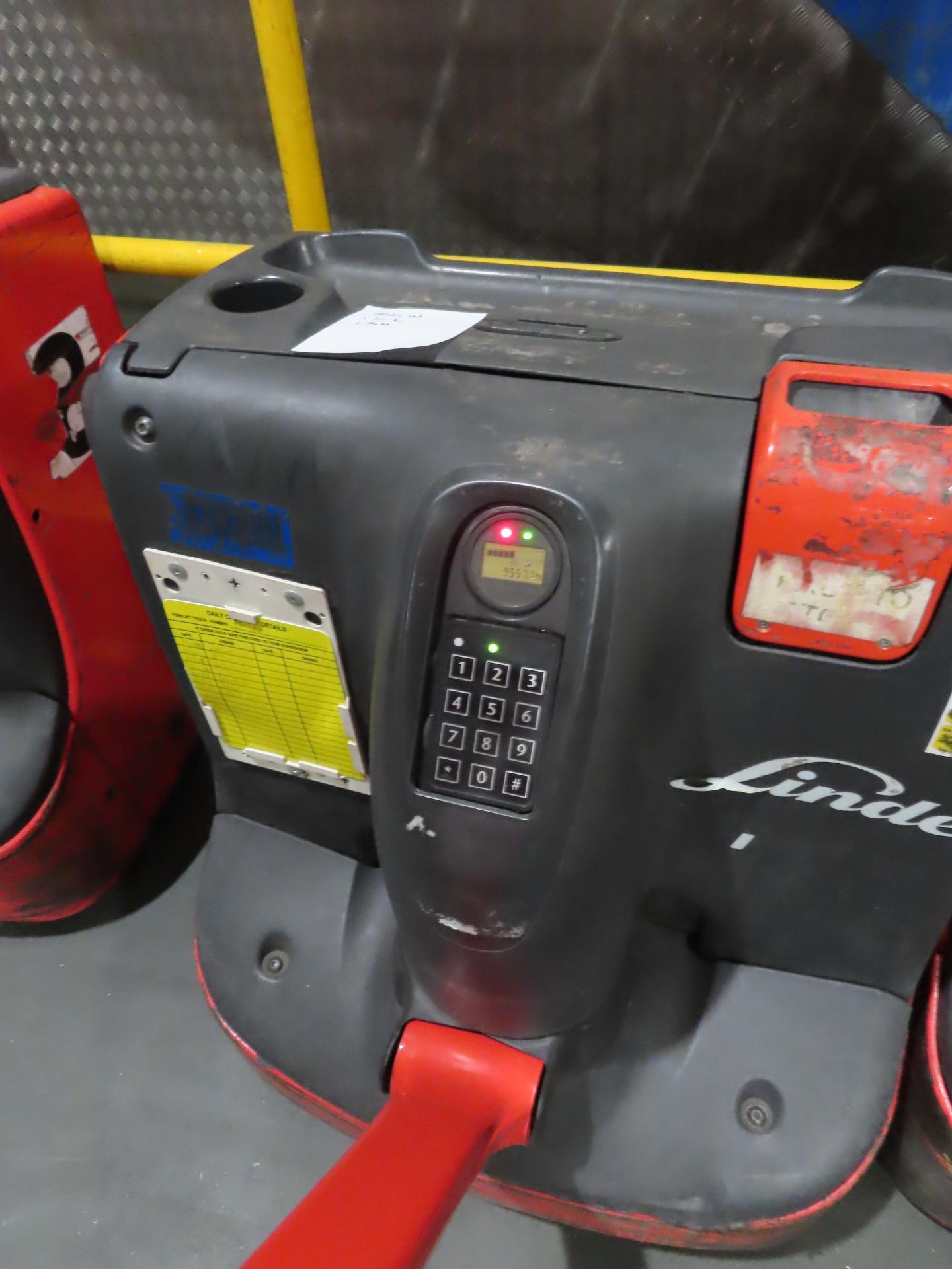 LINDE T20 ELECTRIC WALK BEHIND PALLET TRUCK. - Image 3 of 3