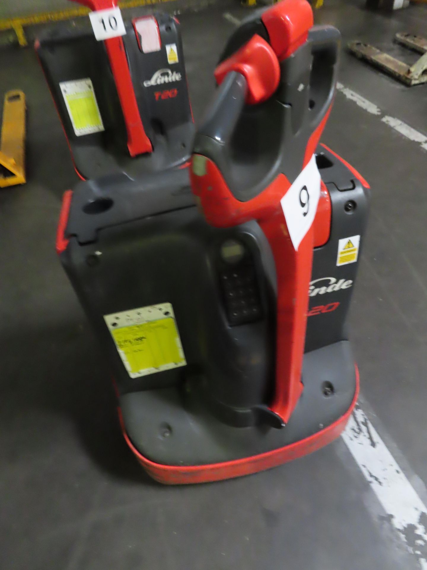 LINDE T20 ELECTRIC WALK BEHIND PALLET TRUCK. YOM 2021 - Image 3 of 3