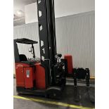 LINDE FORKLIFT REACH TRUCK TYPE A WITH CHARGER. YOM 2020. Only used for 988.2 hours. As new