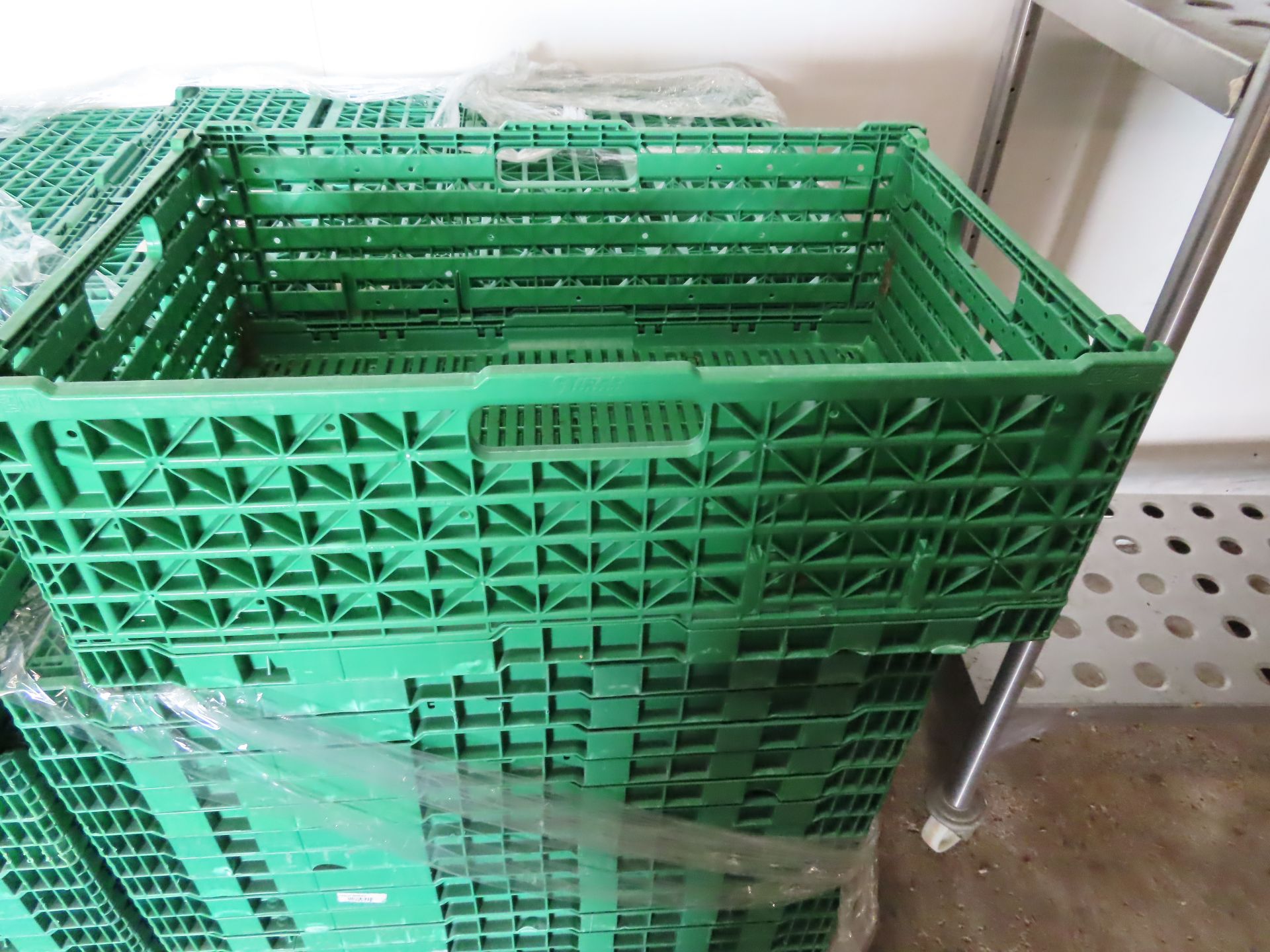 PALLET OF TRAYS. - Bild 2 aus 2