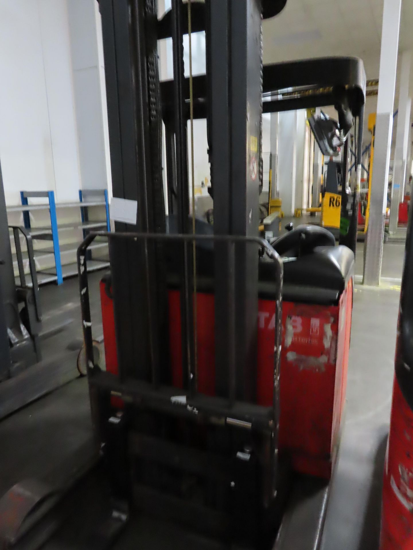 FORKLIFT REACH TRUCK WITH CHARGER.