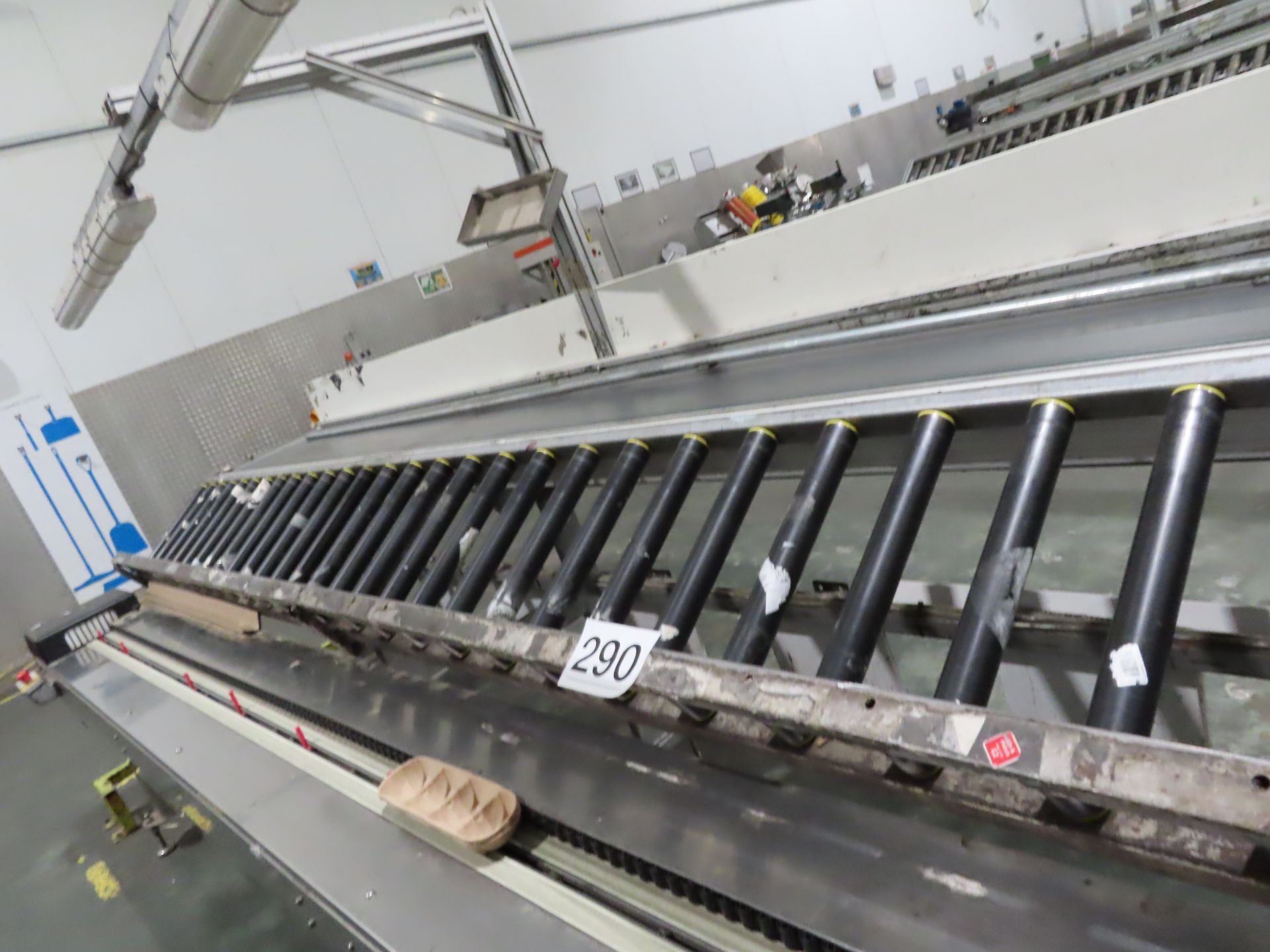 1 x Packing/returns conveyor. Dimensions approx. 4.5 m long. Section of roller conveyor 400 mm - Image 2 of 2