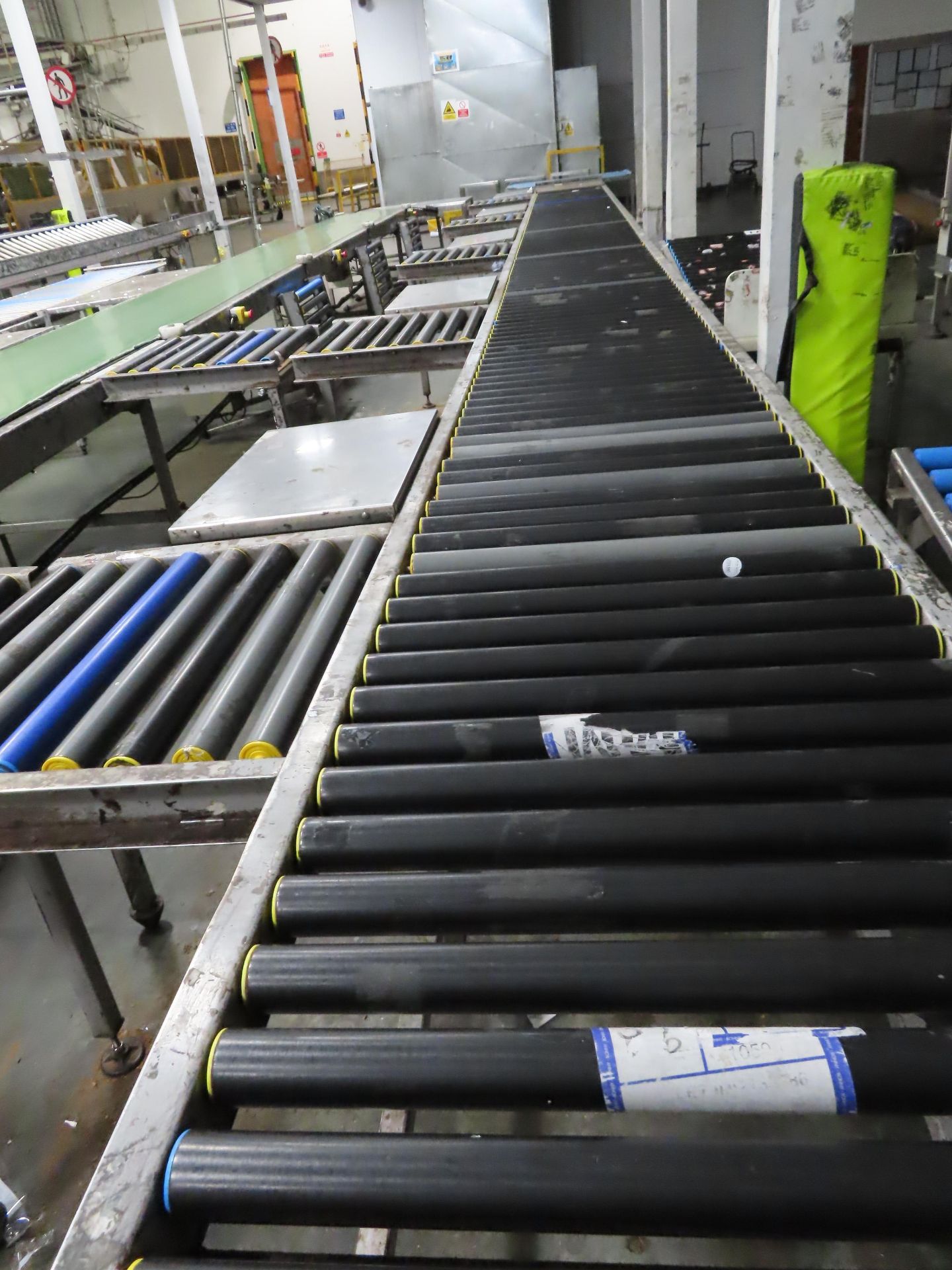 ROLLER CONVEYOR & PACKING LINE. - Image 2 of 3