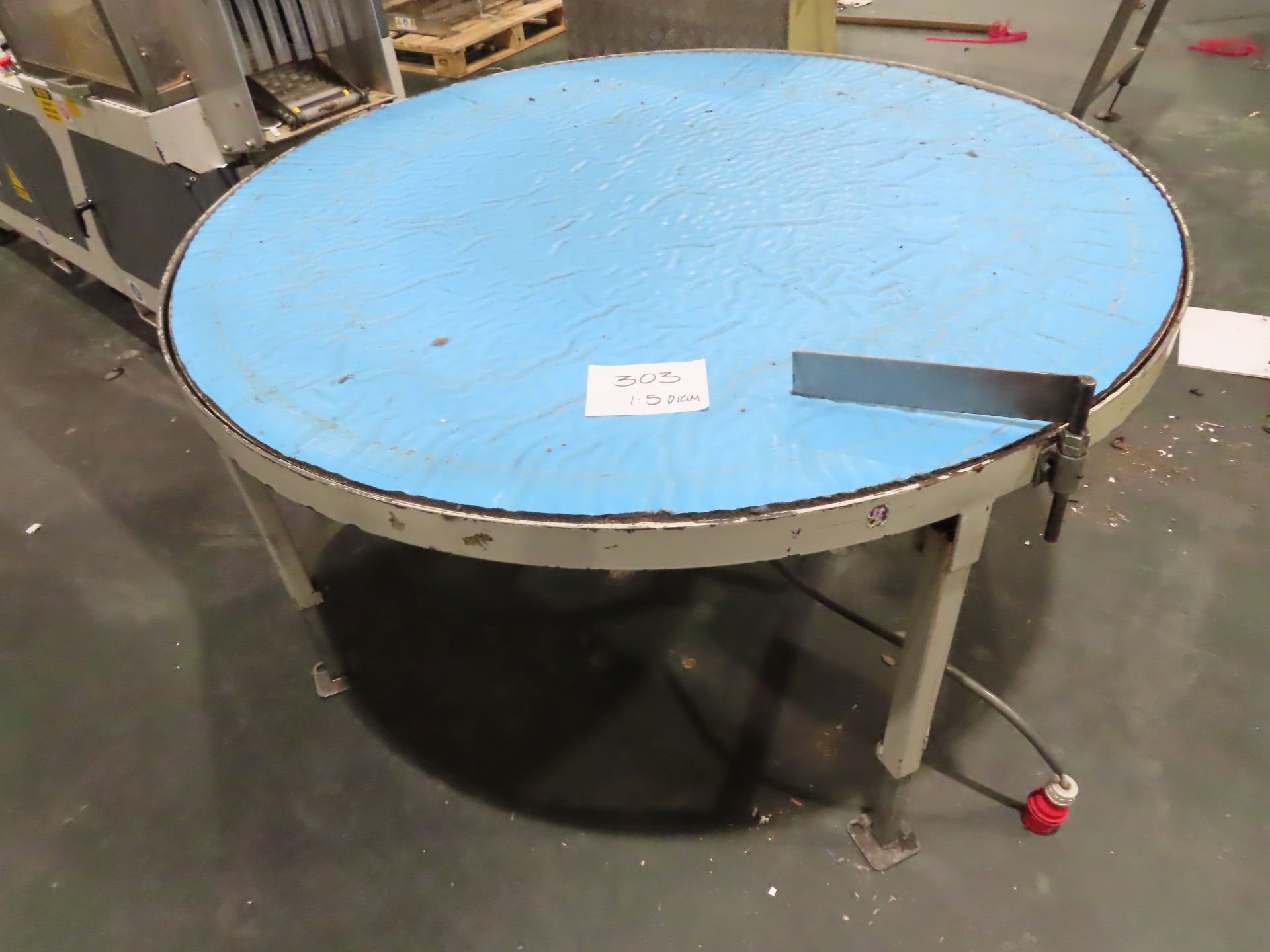 LAZY SUSAN 1.5 M DIAMETER.