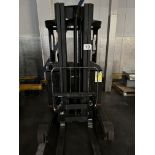 FORKLIFT REACH TRUCK WITH CHARGE