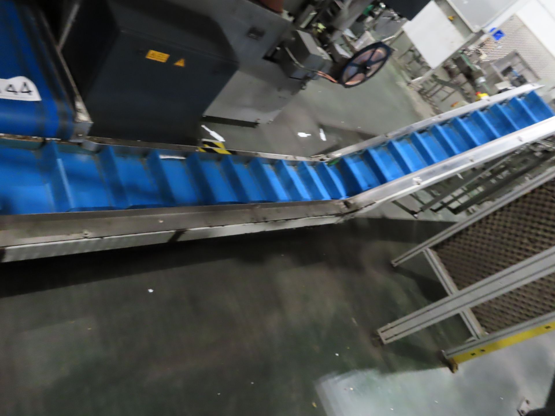 FLIGHTED INCLINE CONVEYOR. - Image 2 of 3