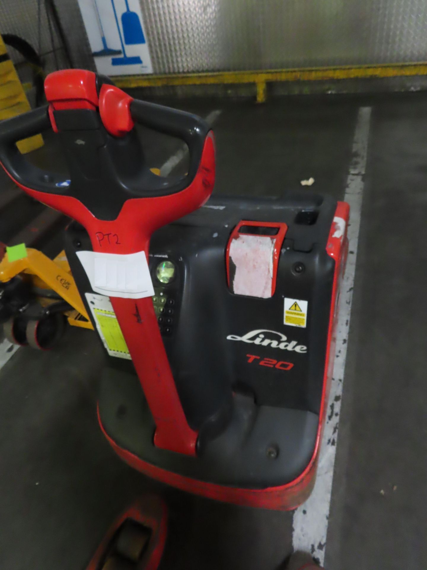 LINDE T20 ELECTRIC WALK BEHIND PALLET TRUCK. YOM 2022