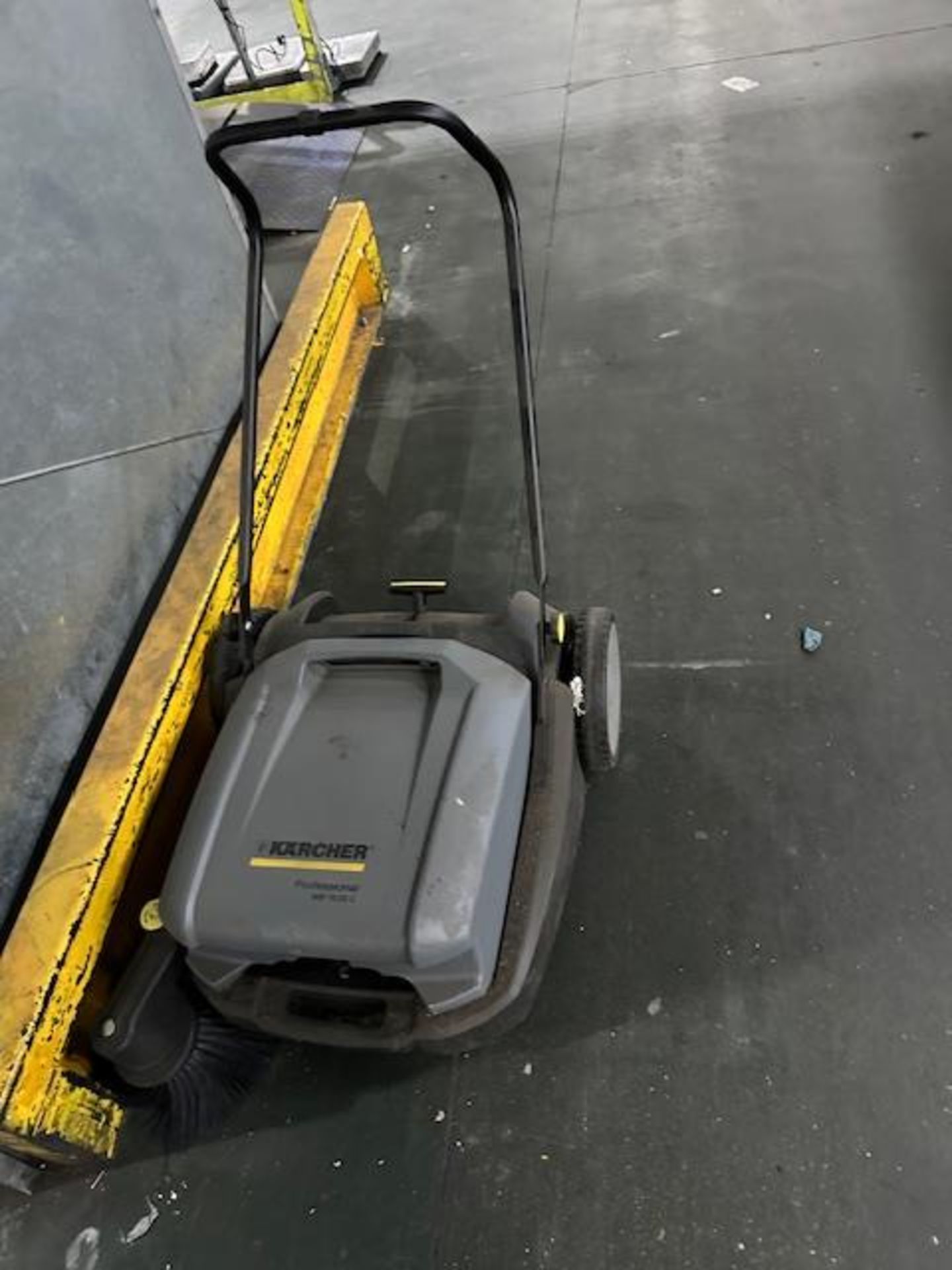 KARCHER FLOOR SCRUBBER.