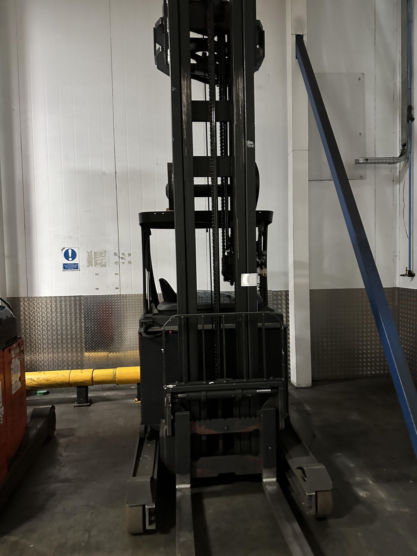 FORKLIFT REACH TRUCK WITH CHARGER. YOM 2019