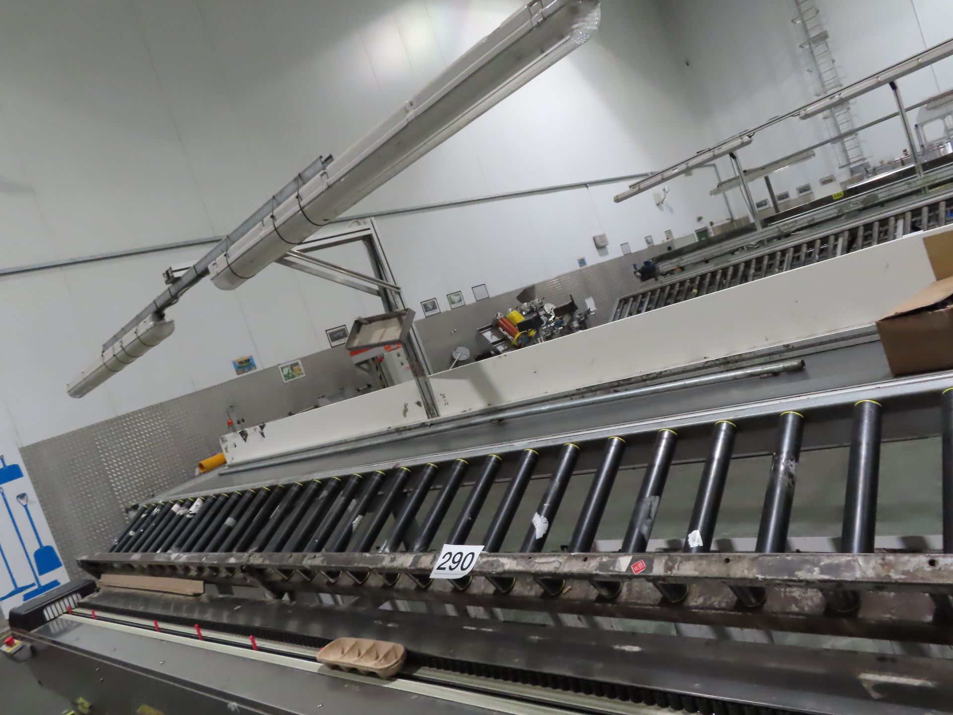 1 x Packing/returns conveyor. Dimensions approx. 4.5 m long. Section of roller conveyor 400 mm