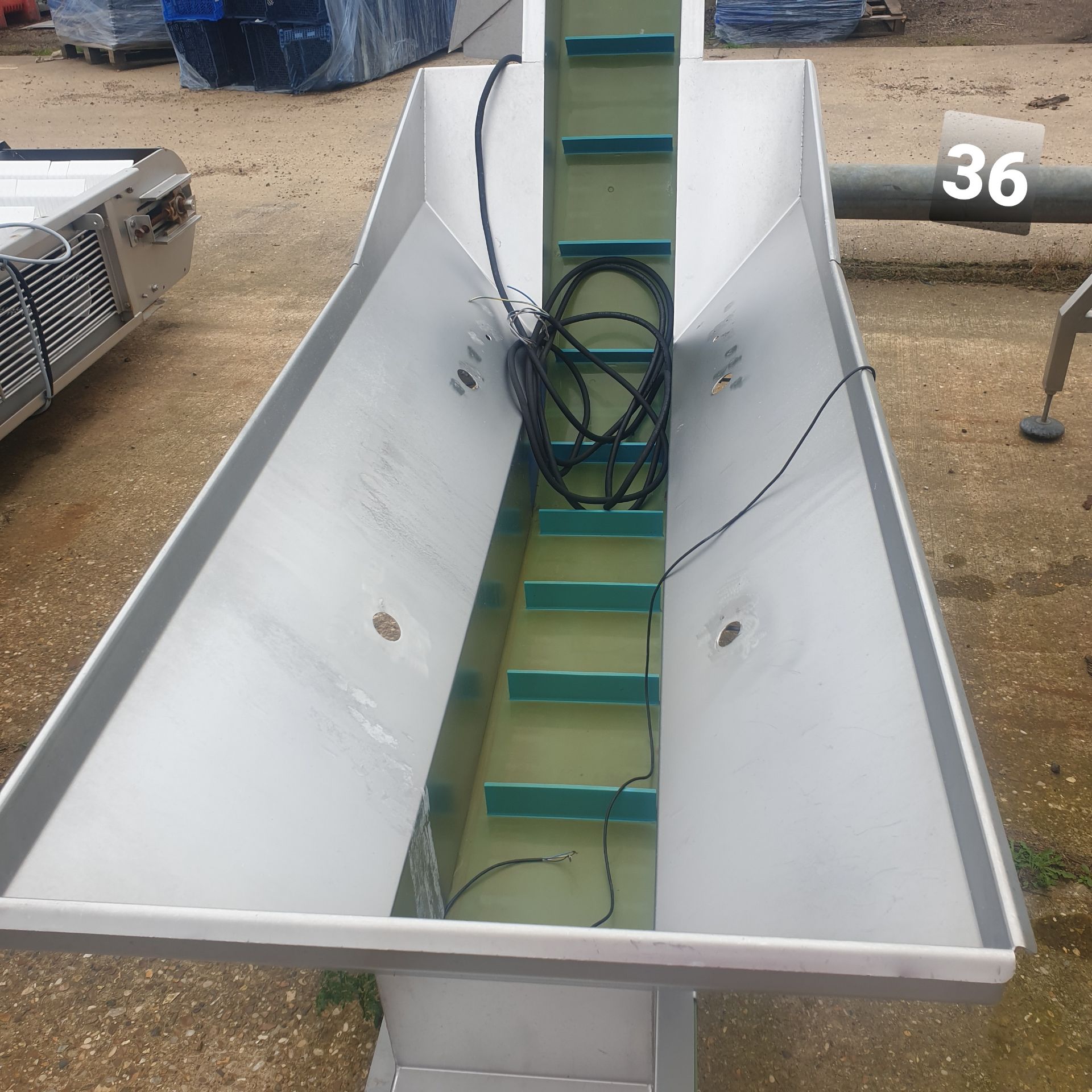 INCLINE CONVEYOR. (START OF ONION RING LINE). - Image 4 of 4