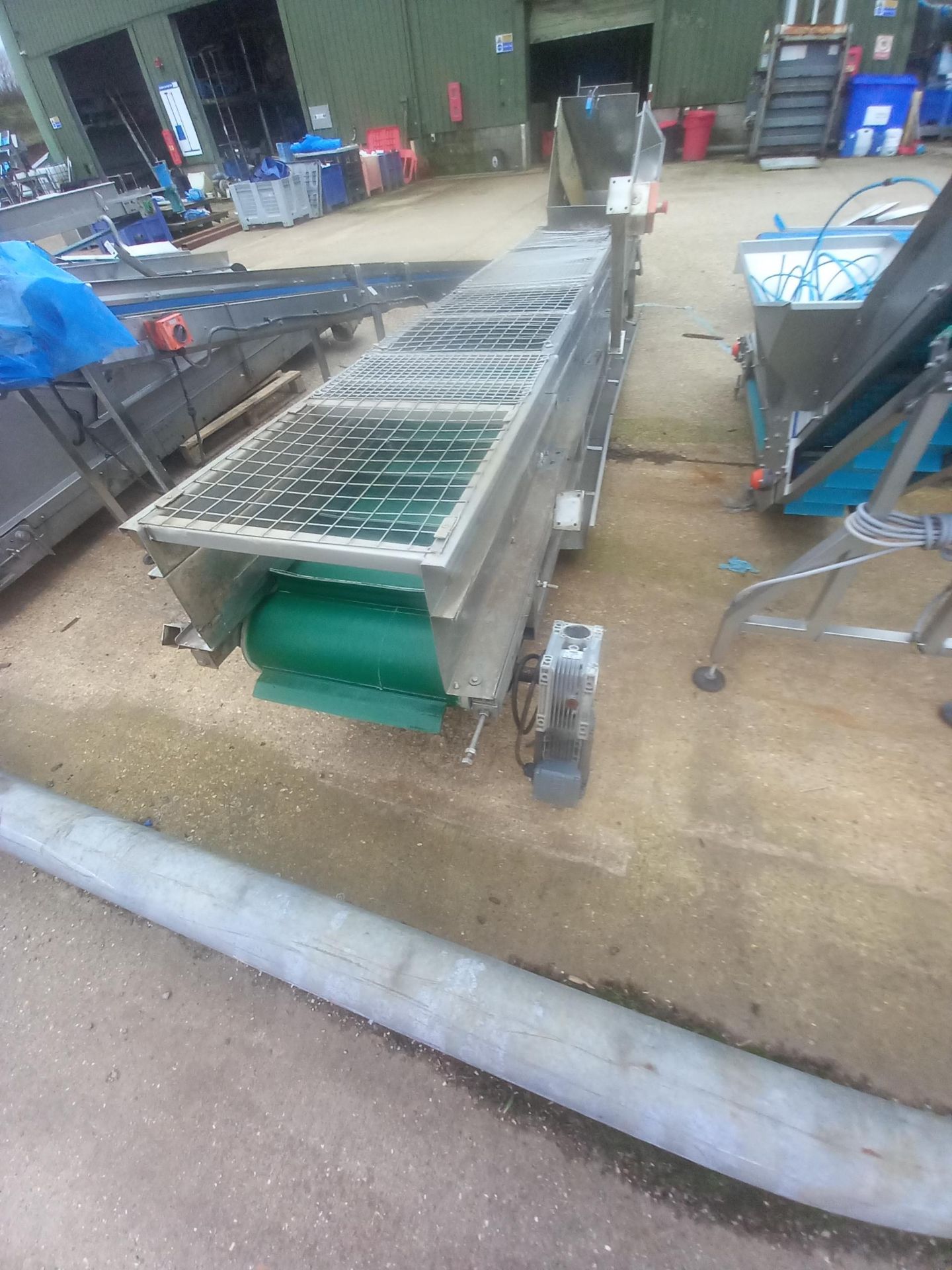 INCLINE CONVEYOR WITH SPARE BELT.