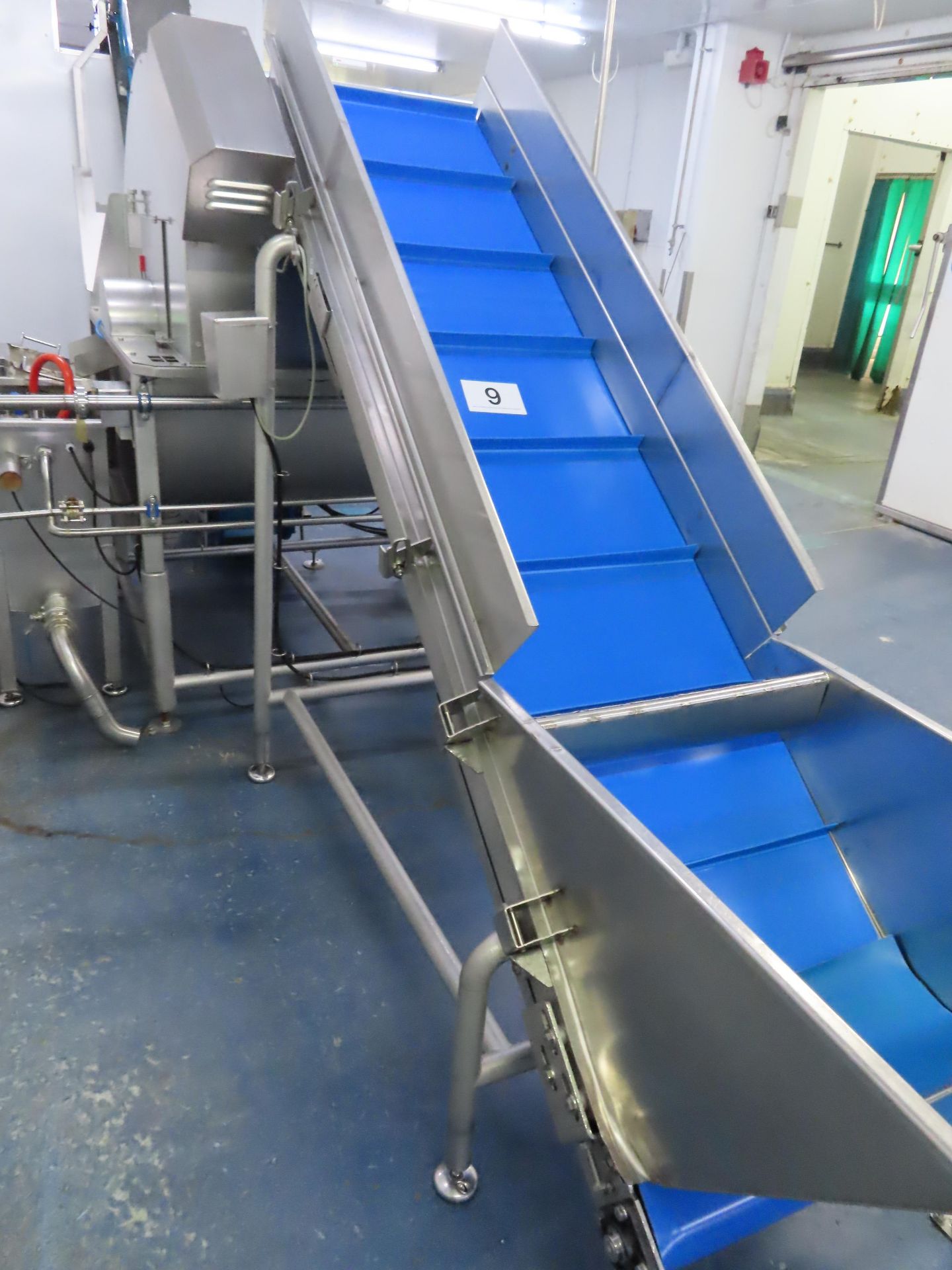 INCLINE CONVEYOR WITH HOPPER. - Image 3 of 3