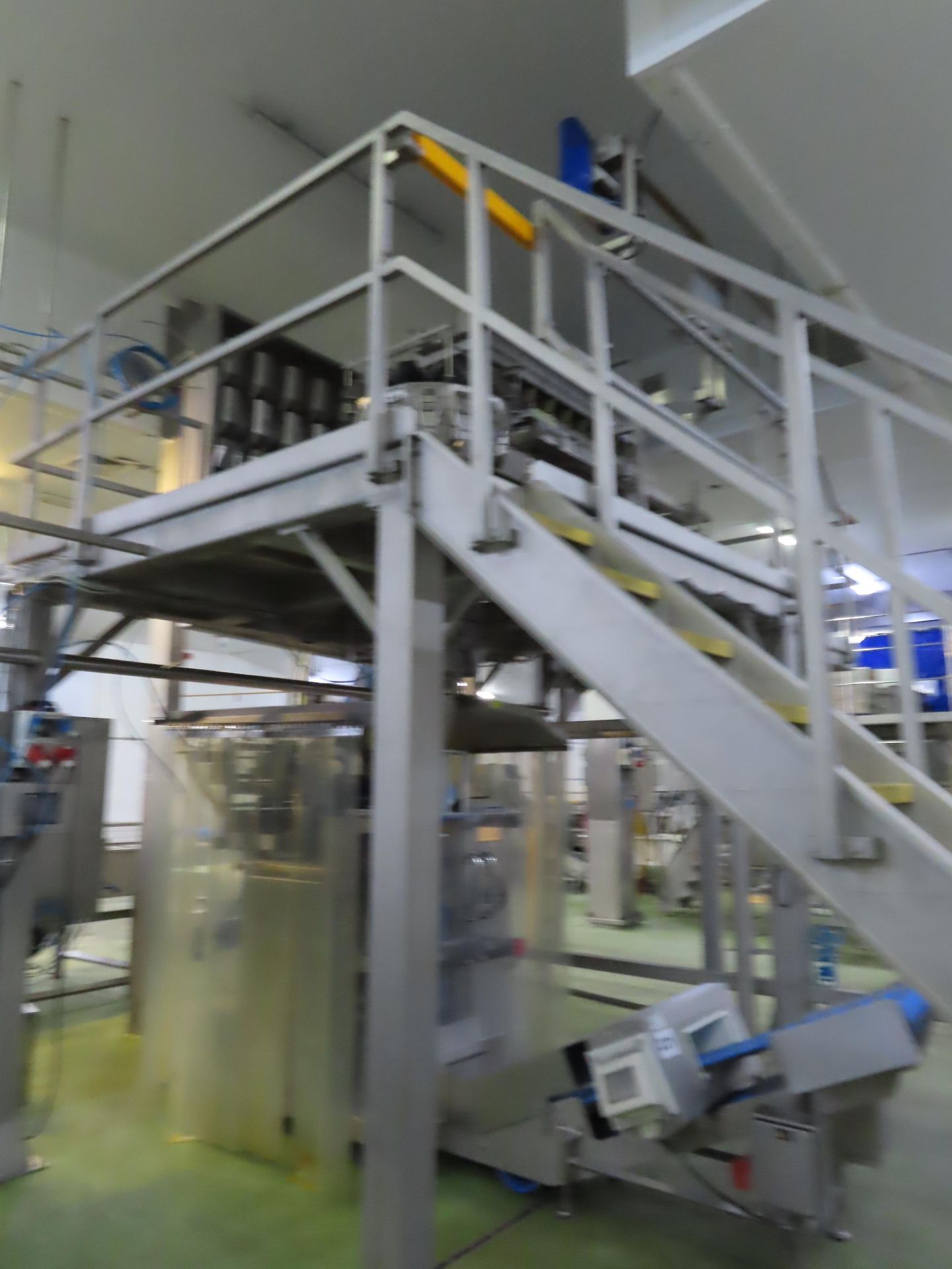 S/S HEAVY DUTY GANTRY WITH STEPS. - Image 3 of 8