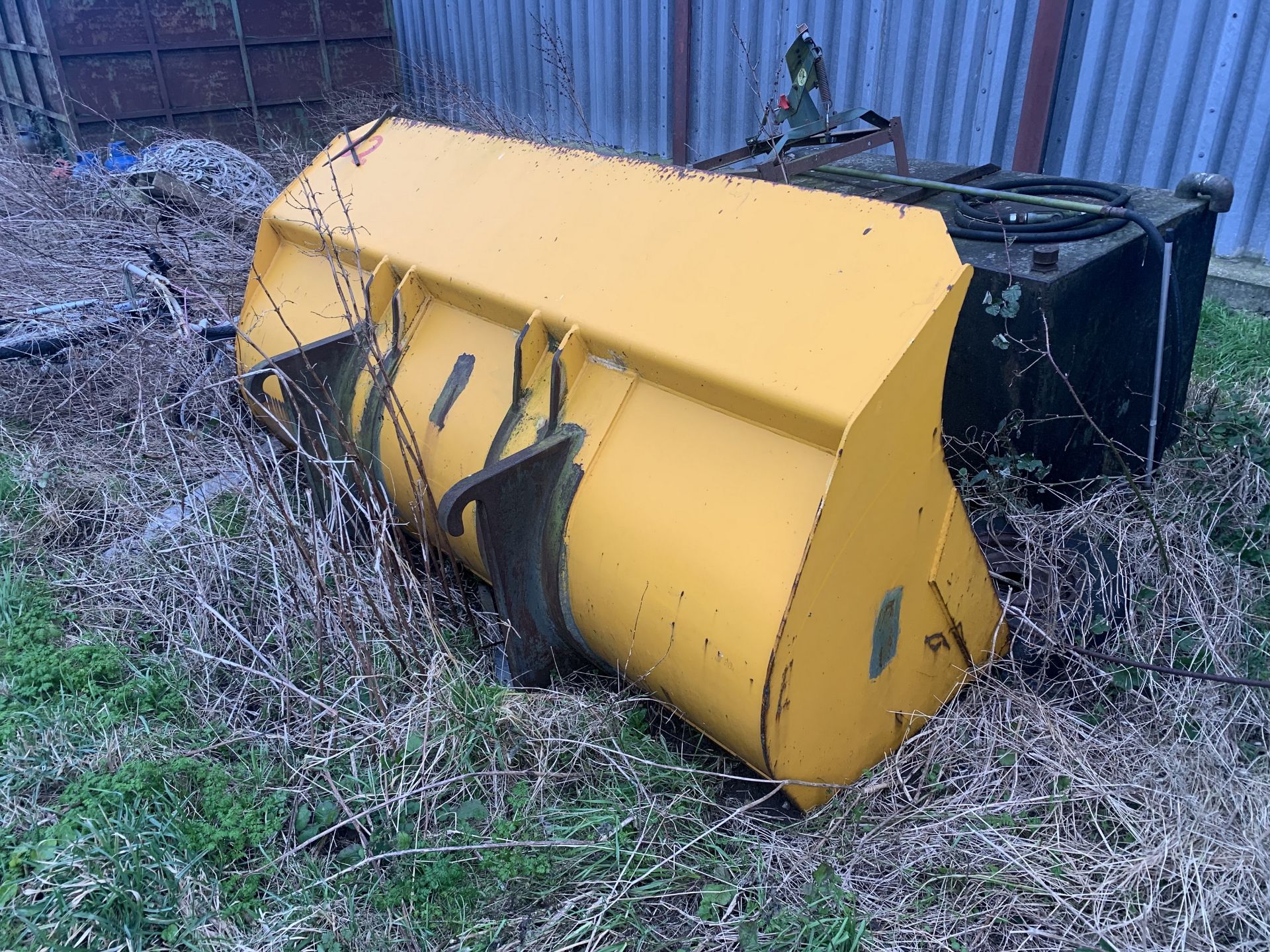 Loading shovel bucket, Volvo brakcets