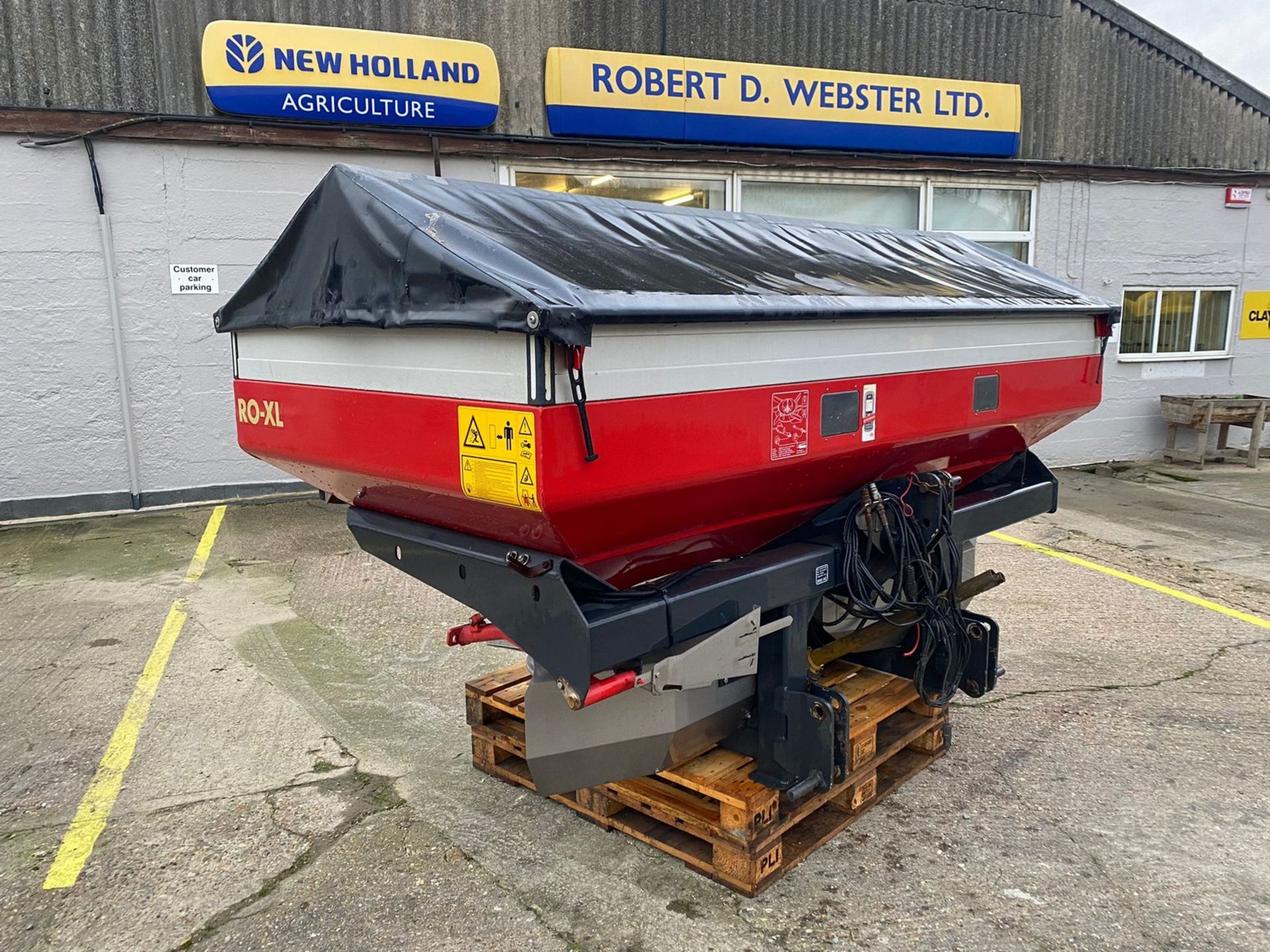 2009 Vicon Roxl fertiliser spreader, 2150l with comfort control