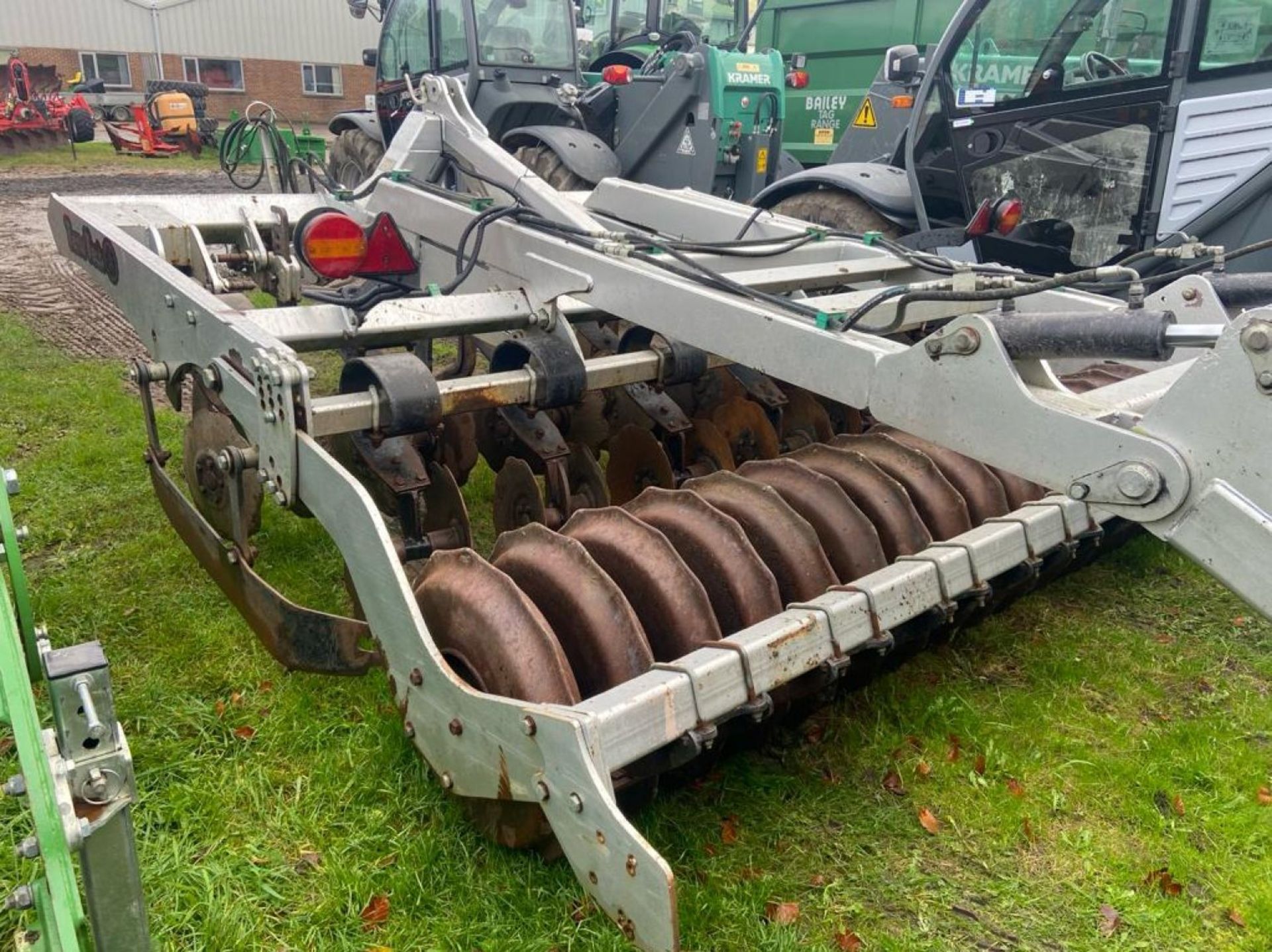 Terra Tech 3M 7 Leg Shearpin Cultivator C/W DD Packer and trailing kit. - Image 7 of 7