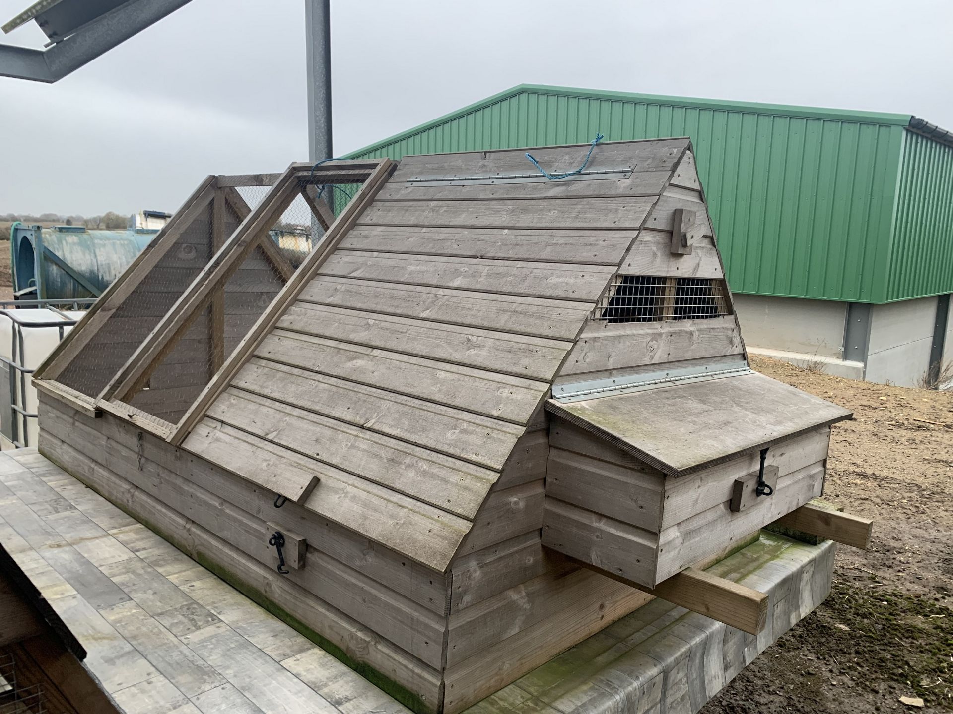 Chicken coop - Image 3 of 3