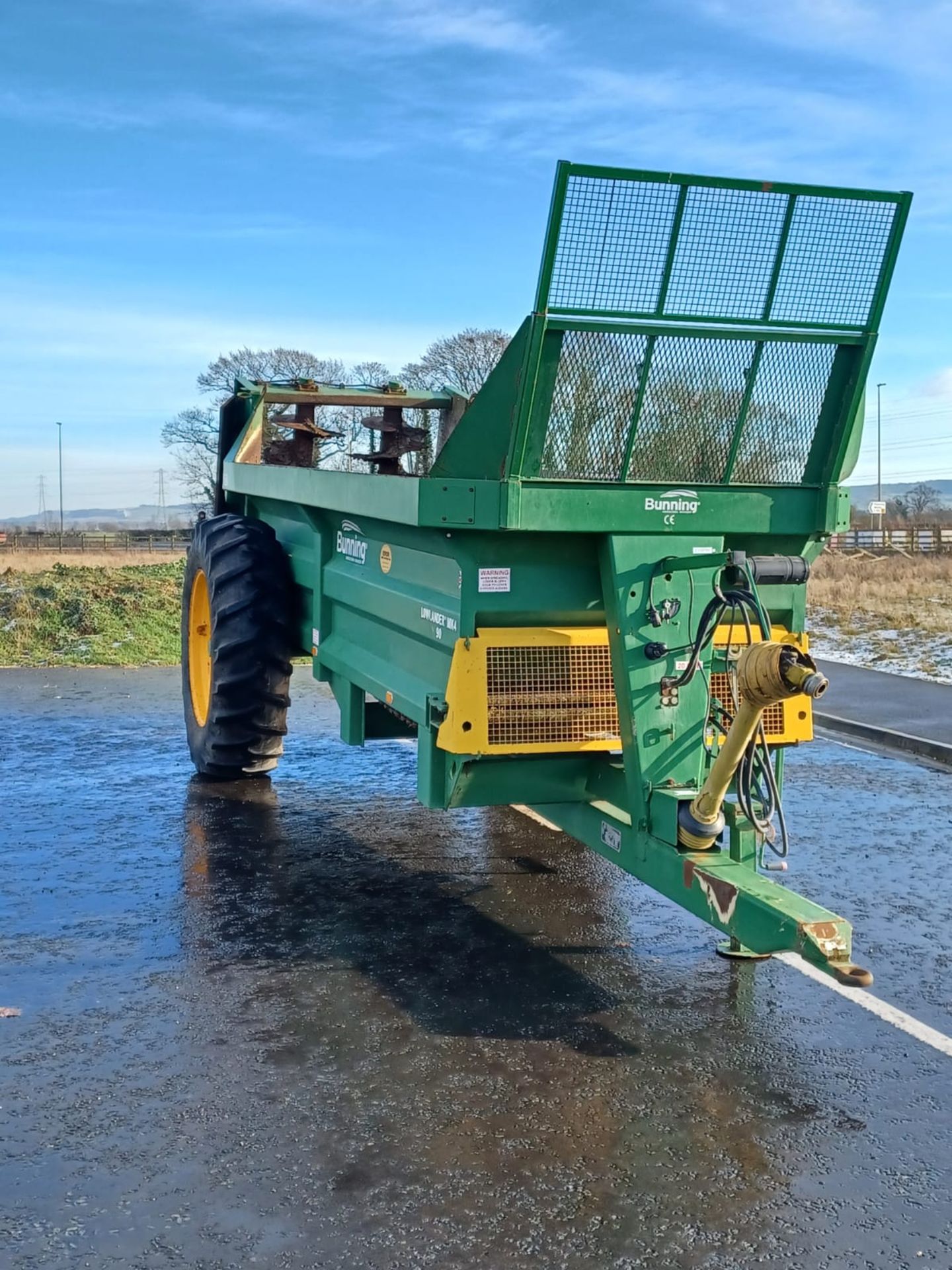 Bunning Low Lander 90 MK4 (2016) C/W 18.4 R38. Single axle rear discharge manure spreader. C/W 540 - Image 2 of 6