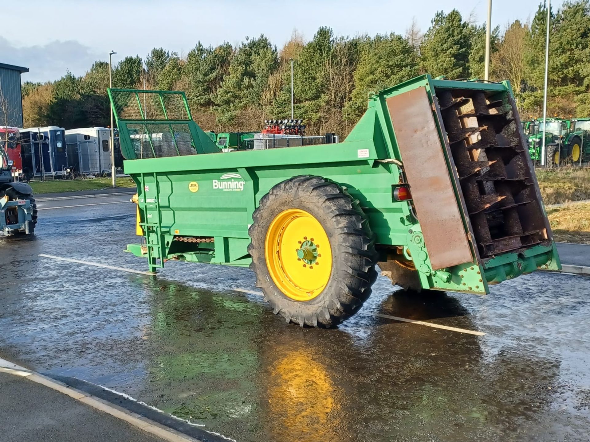 Bunning Low Lander 90 MK4 (2016) C/W 18.4 R38. Single axle rear discharge manure spreader. C/W 540 - Image 5 of 6