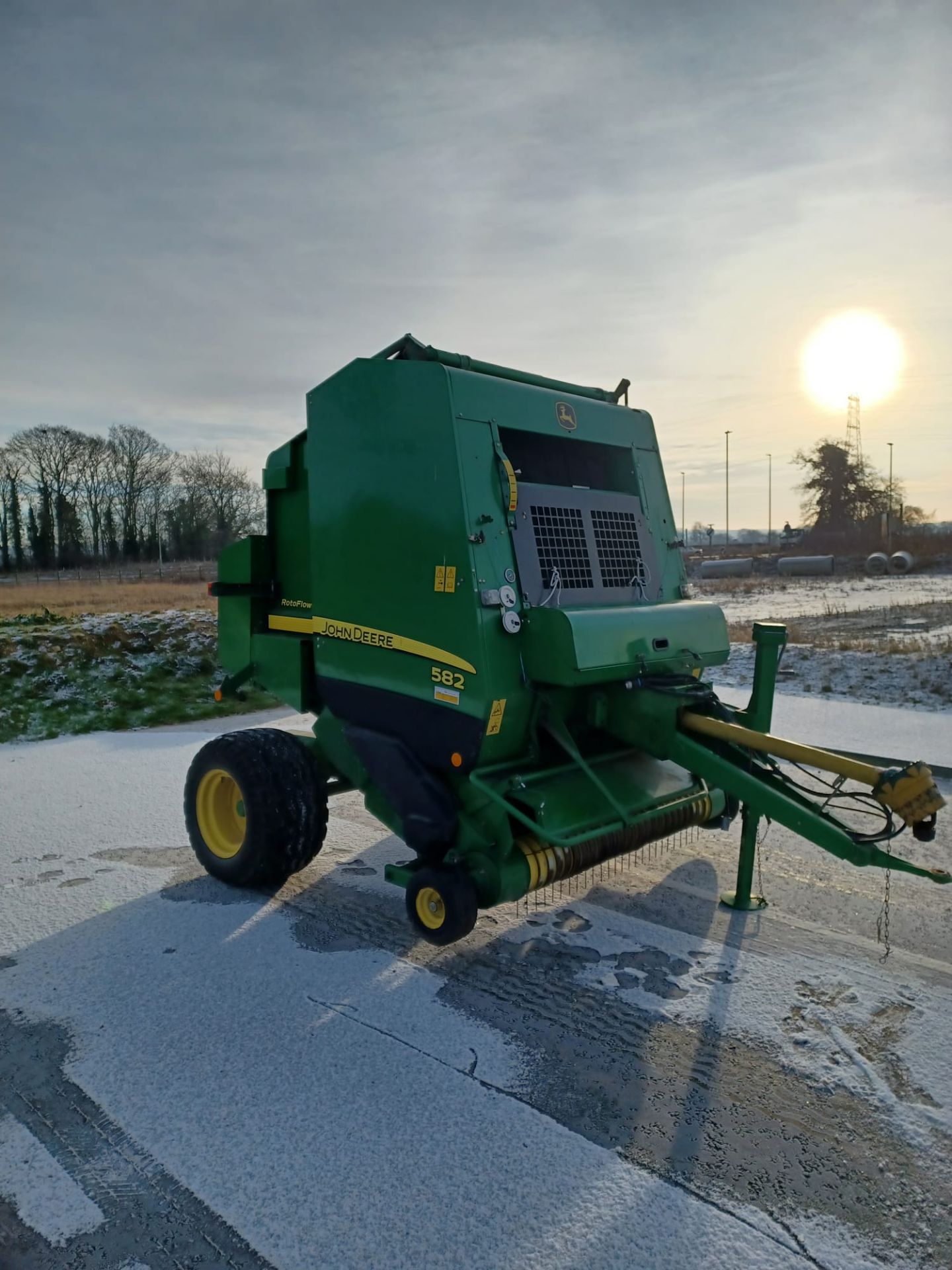 John Deere 582 round baler, 2m RotoFlow.