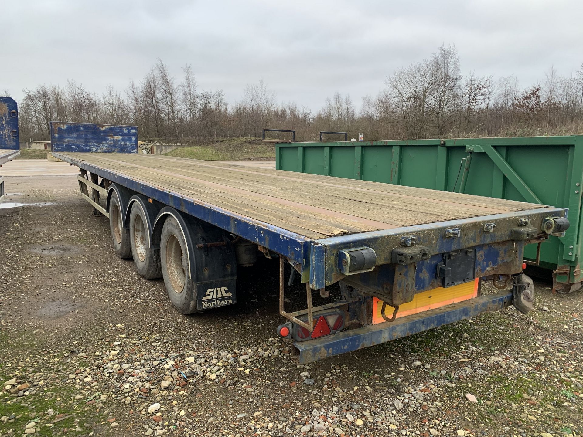 44' triaxle artic flat trailer, no MOT - Image 5 of 5