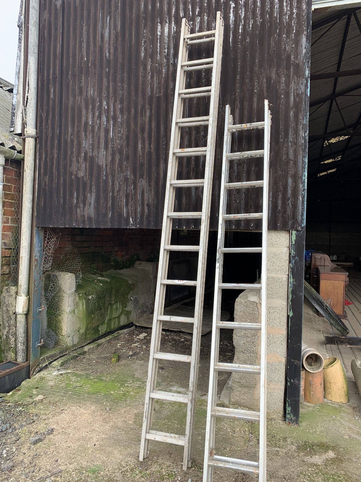 Extending ladder