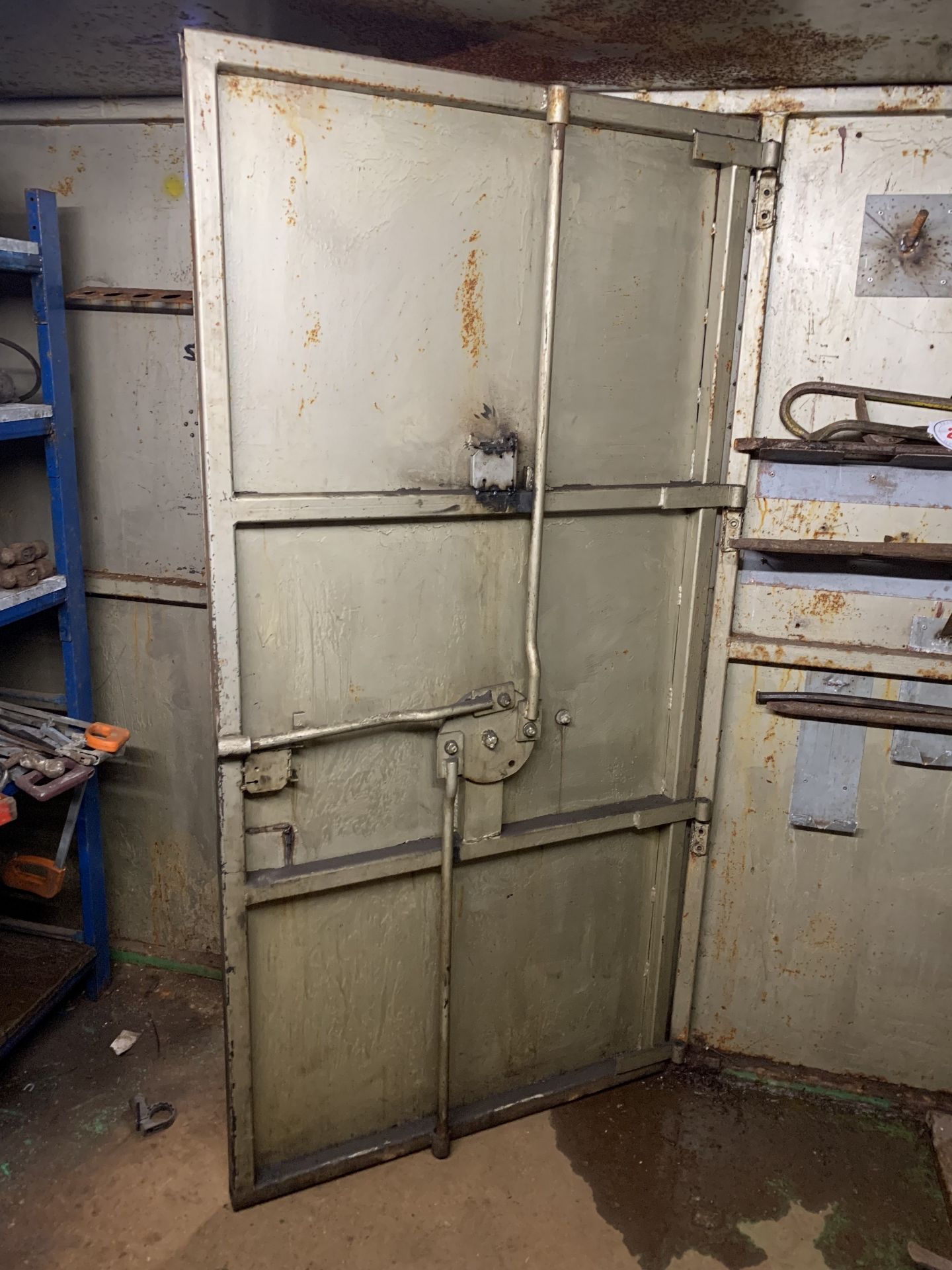 **NO VAT** Locking security cabinet - purchaser to dismantle & remove - Image 2 of 3