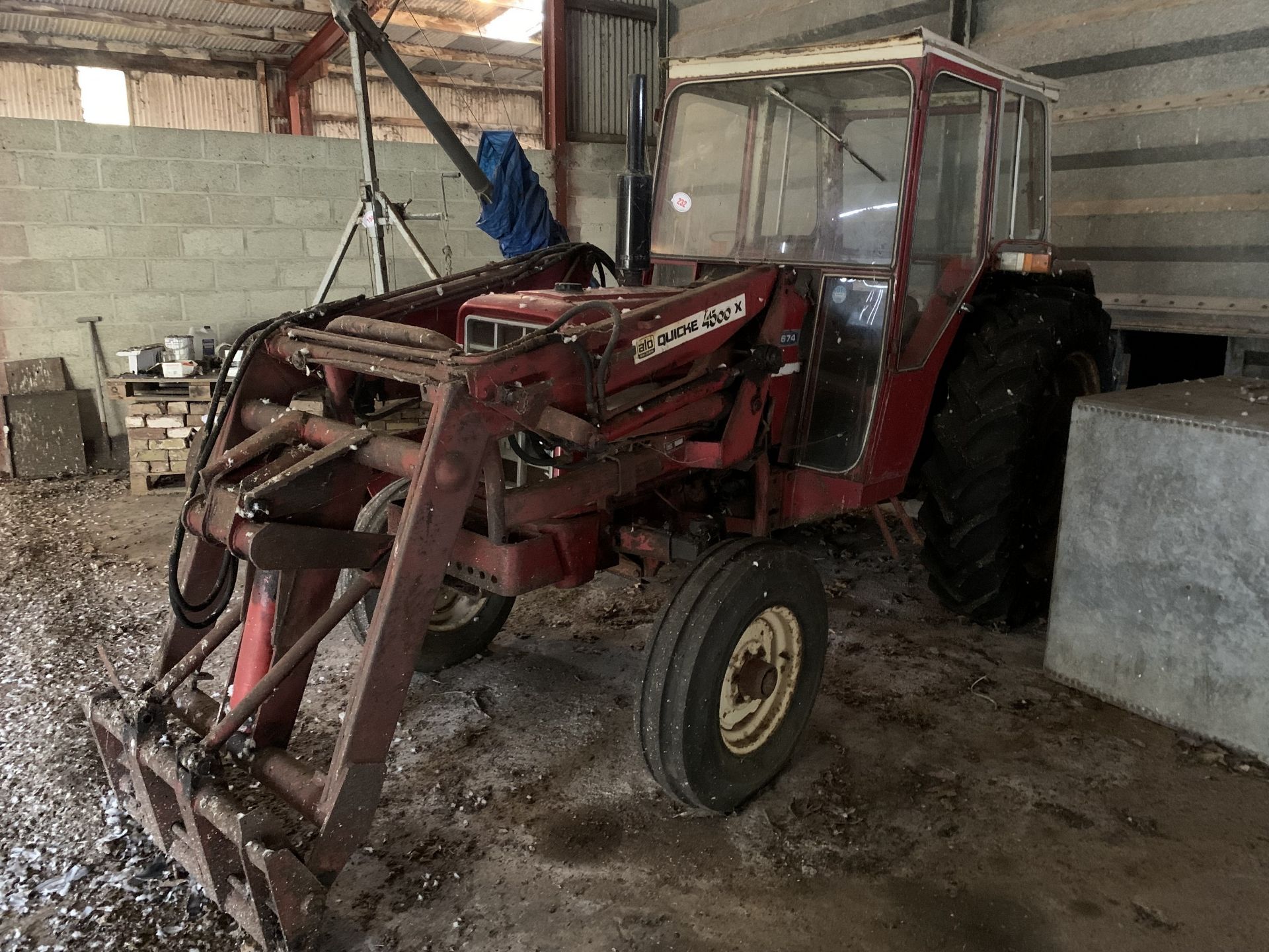 1974 International 674 tractor, OWF 422M, 1253 hours with Quicke 4500X loader, pallet tines & muck - Image 9 of 9