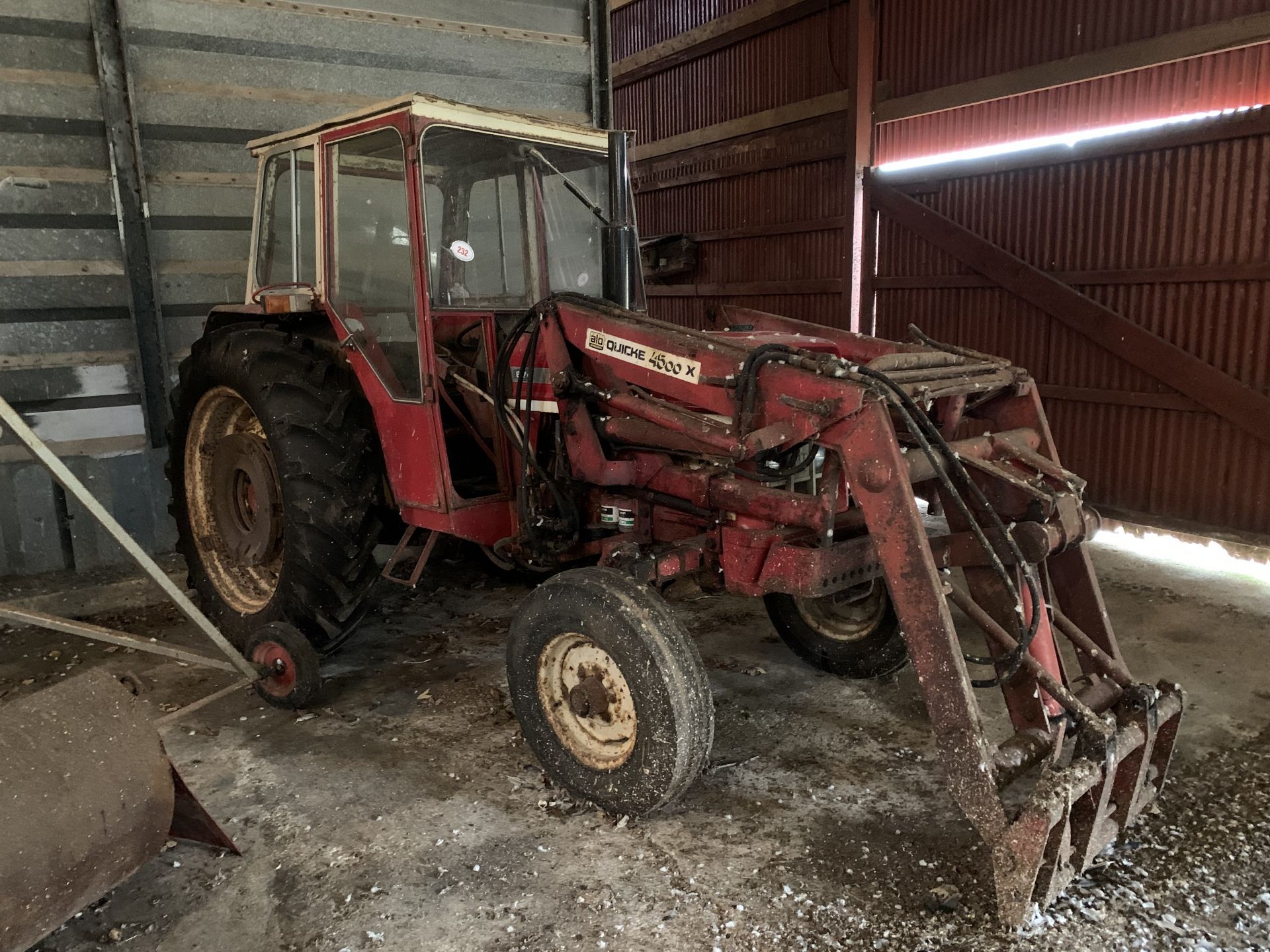 1974 International 674 tractor, OWF 422M, 1253 hours with Quicke 4500X loader, pallet tines & muck