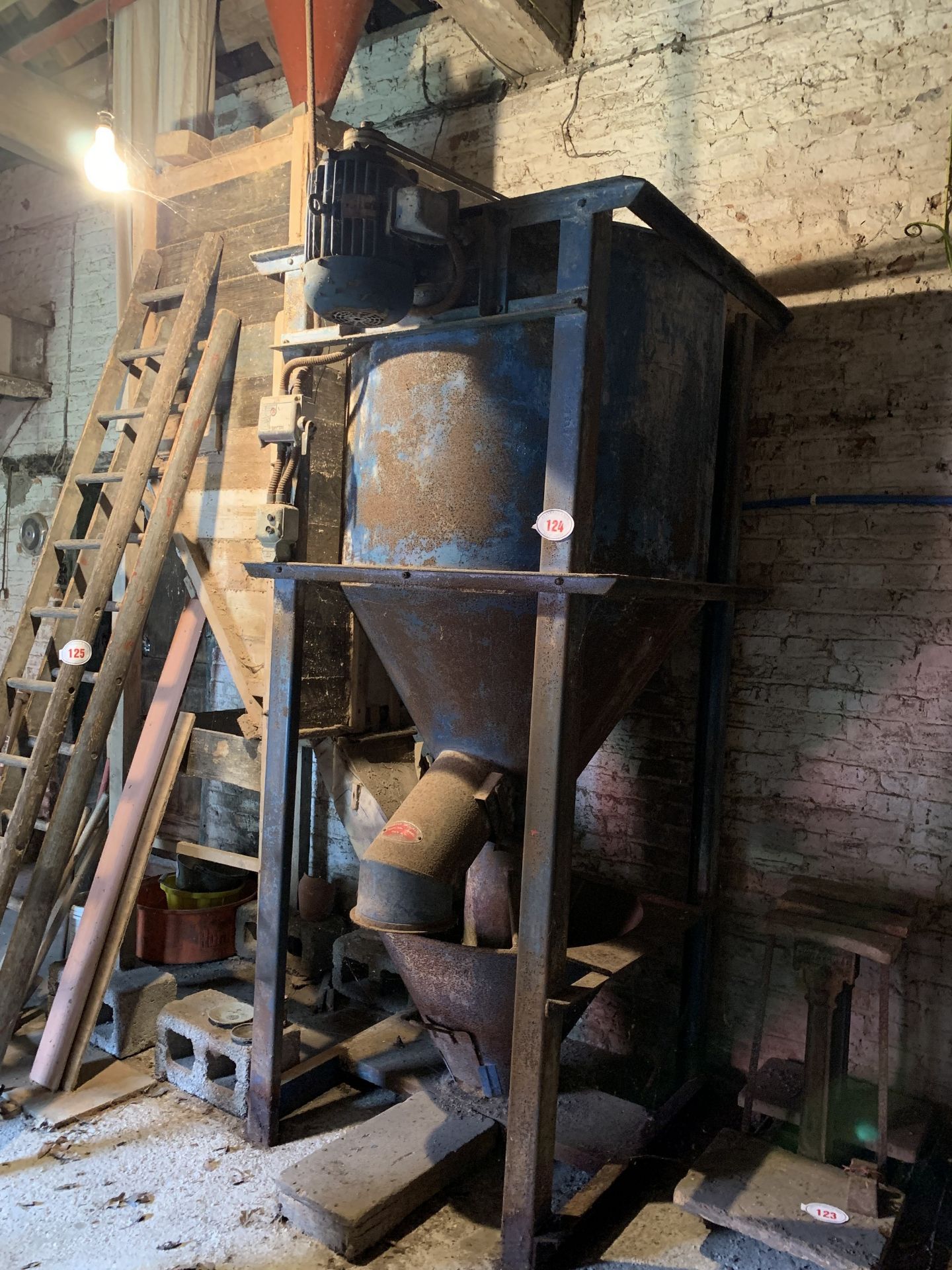 Markham upright feedmill & wooden hopper, PURCHASER TO REMOVE