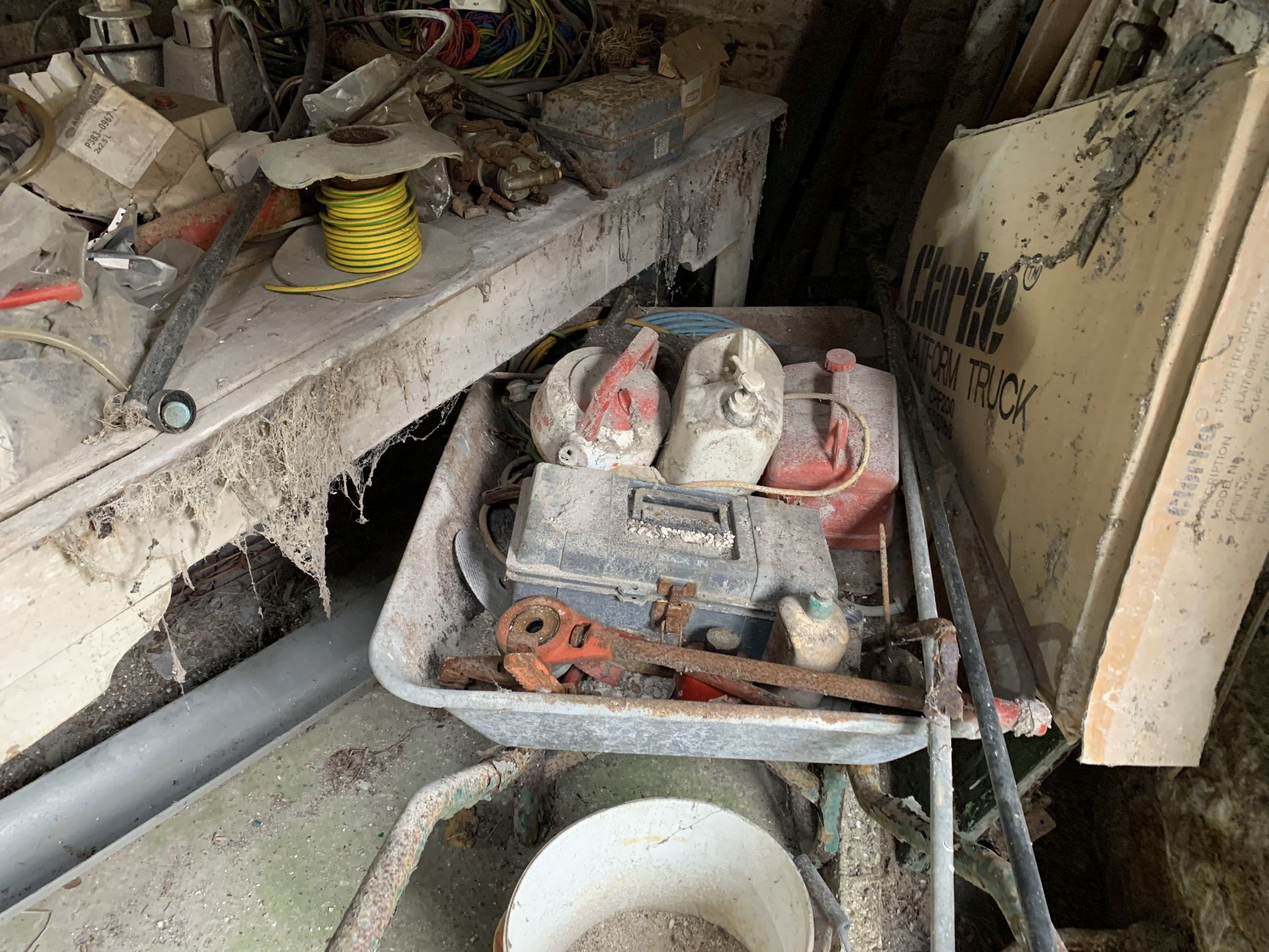 Contents of shed (NOT TABLE) - Image 4 of 4