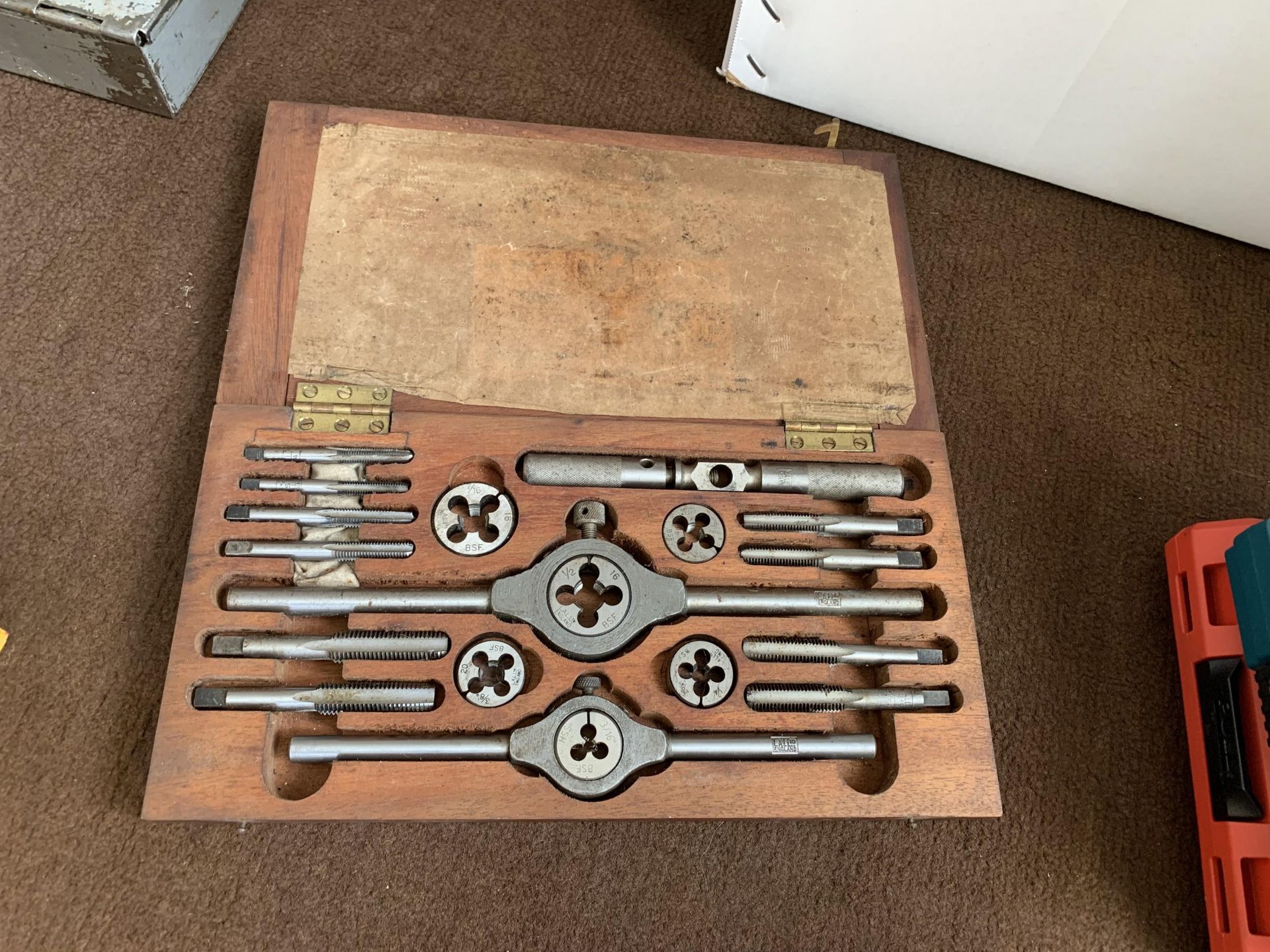 Tap & die set