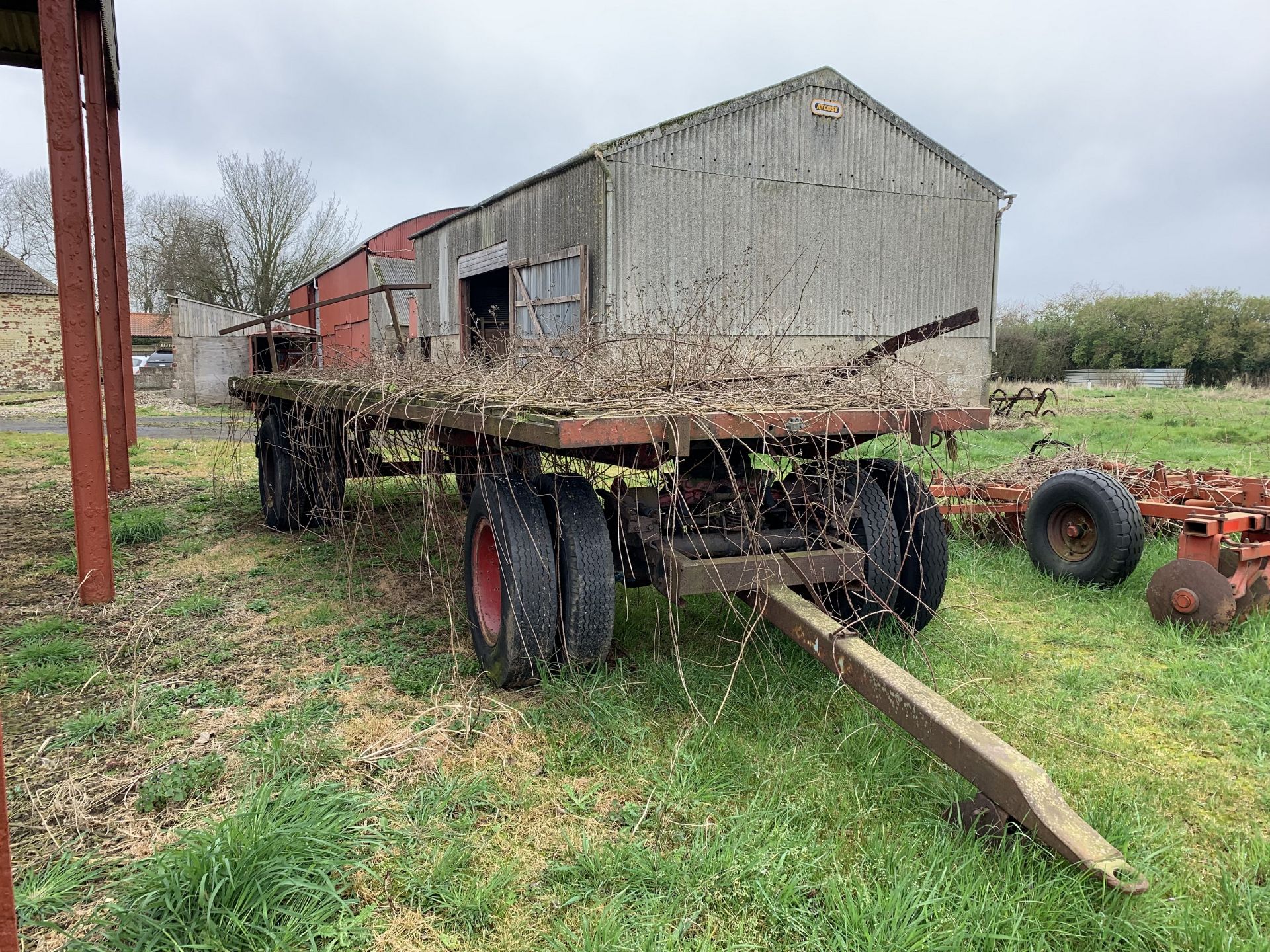 4 wheel bale trailer 25'