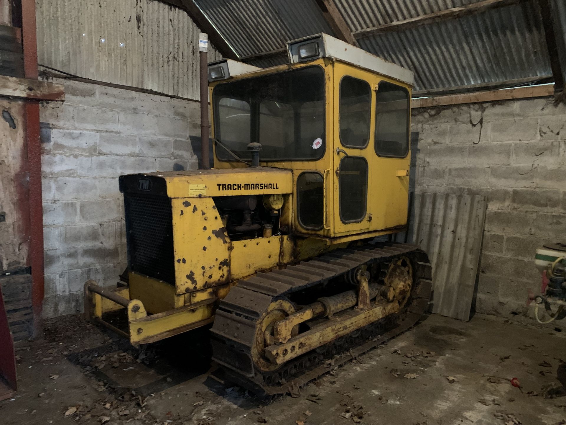 Track Marshall 56 crawler tractor, Q85 LRH, 4602 hours, no V5, first registered in 1988, non-runner.