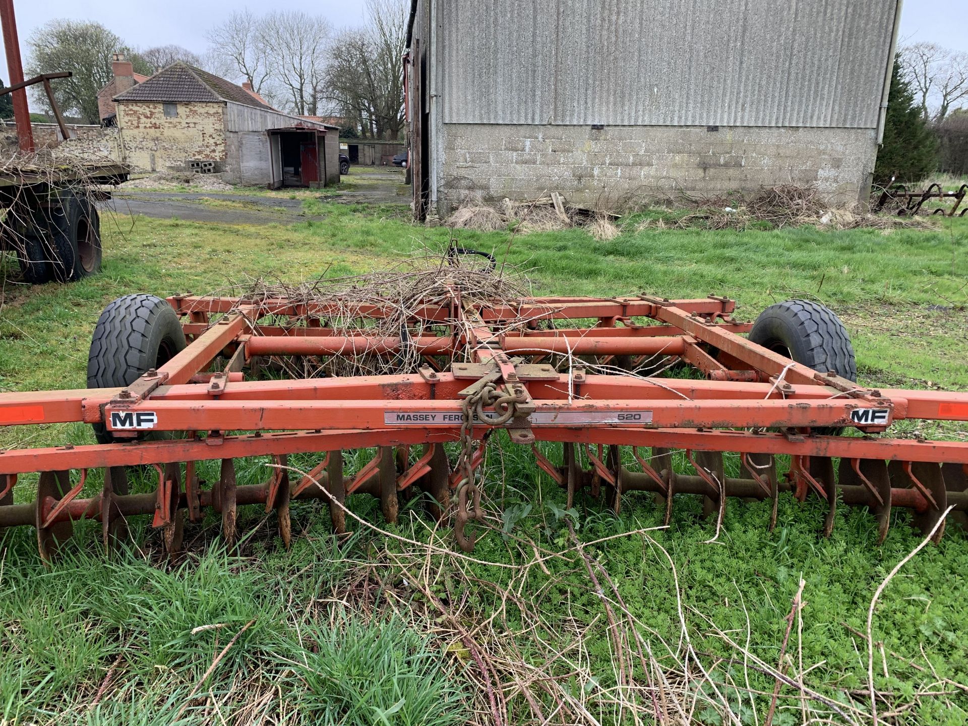 Massey Ferguson 520 12' disk cultivator - Image 2 of 3