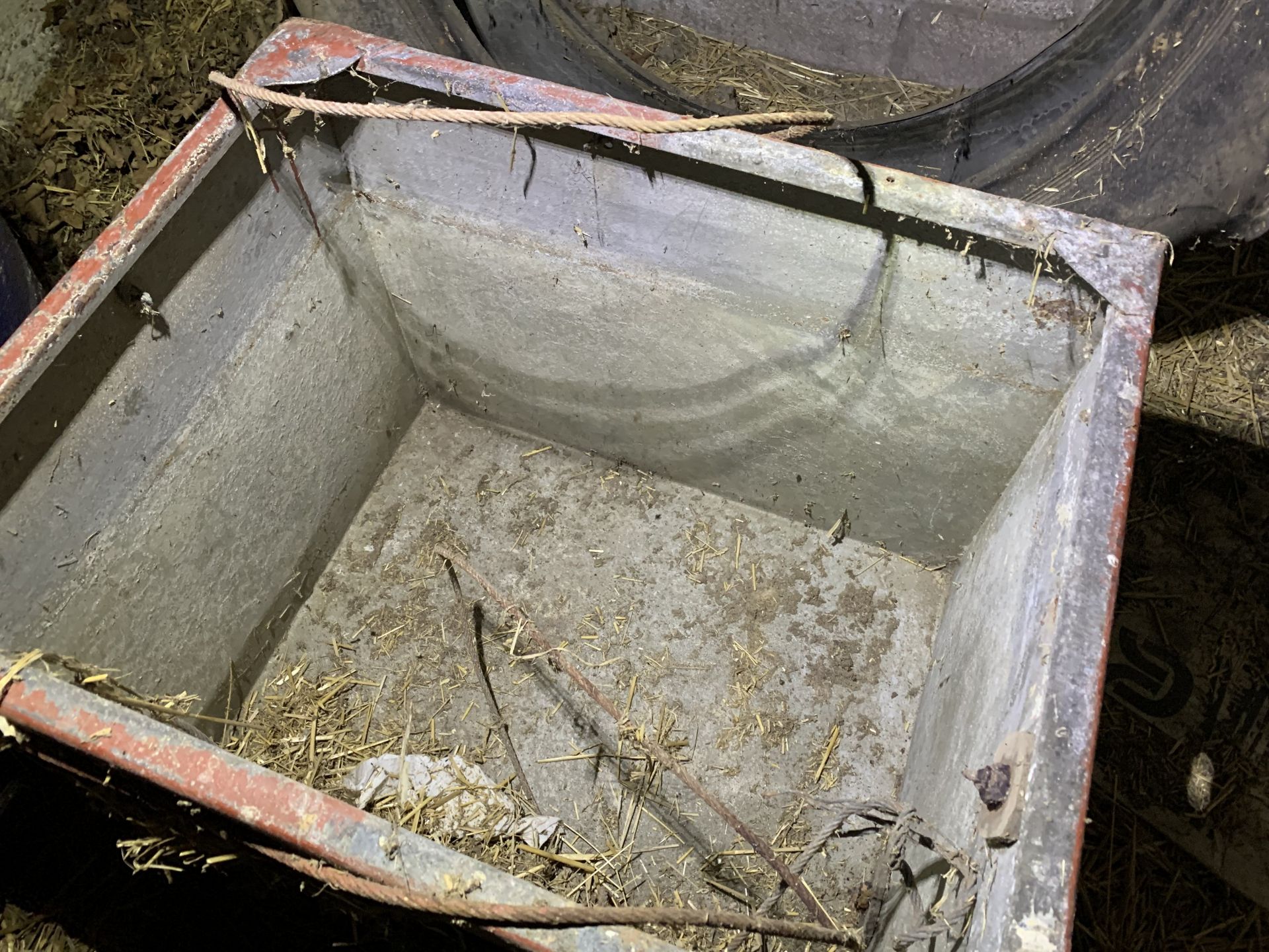 Metal tub - Image 2 of 2