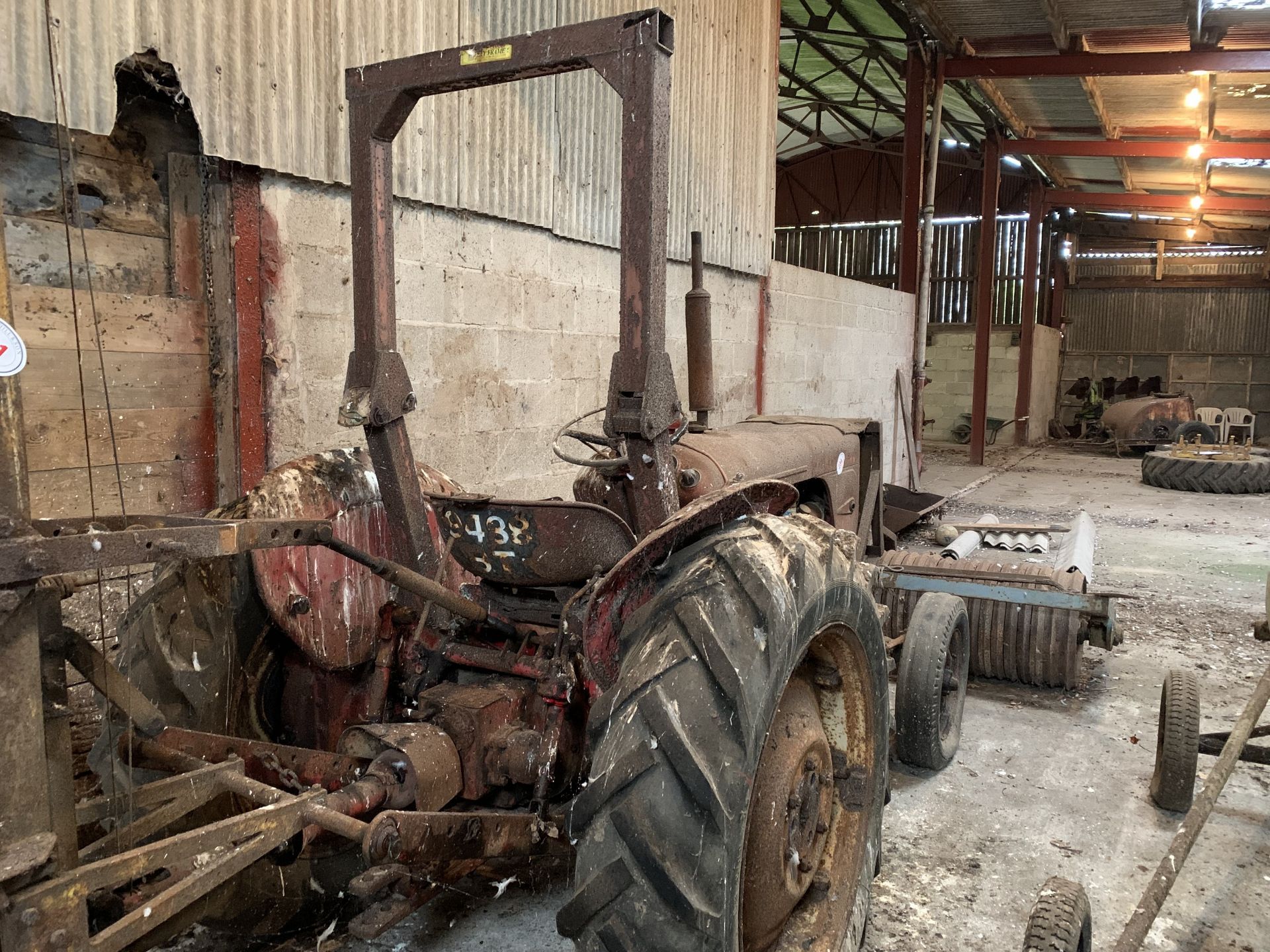 1961 David Brown 950 tractor, 9488 BT, 3557 hours, non runner but engine not siezed - Image 4 of 4