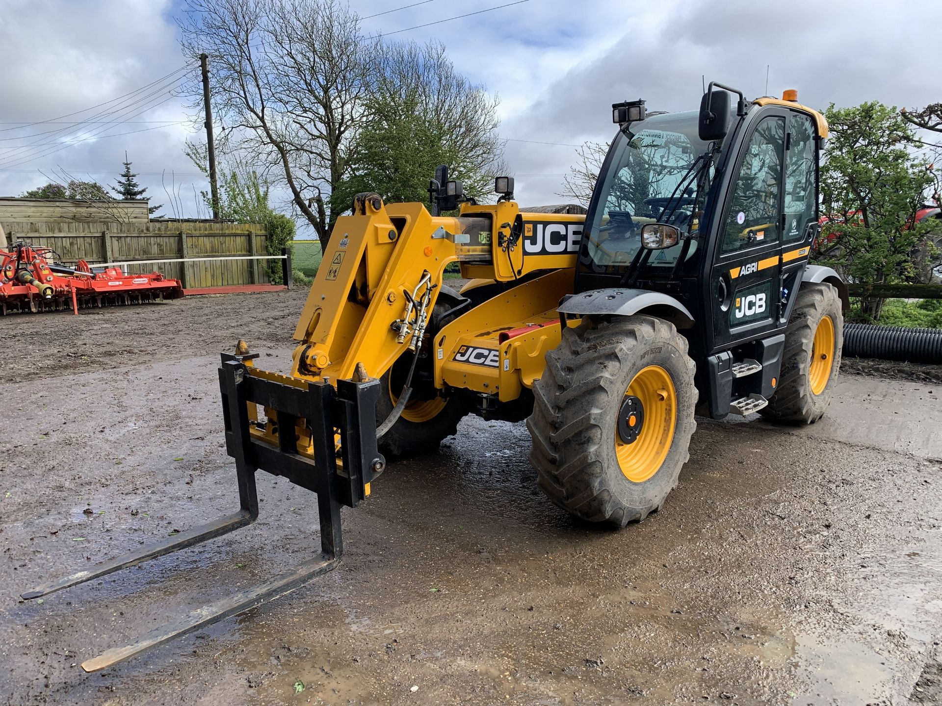 2022 JCB 532-60 telehandler, YX22 VOJ, 760 hours, with pallet tines, pin & cone headstock, pickup