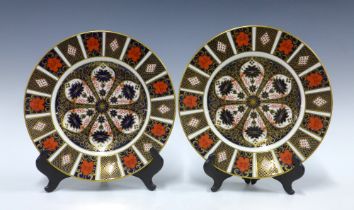 A pair of Royal Crown Derby Imari pattern 1128 cabinet plates (2) 26cm